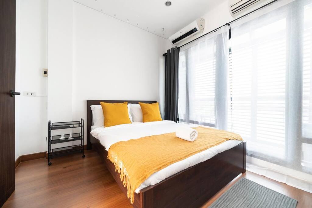 Miq Ekkamai1 - 5br House 65 Inch Tv *