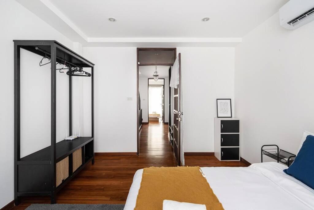 Miq Ekkamai1 - 5br House 65 Inch Tv Villa Bangkok