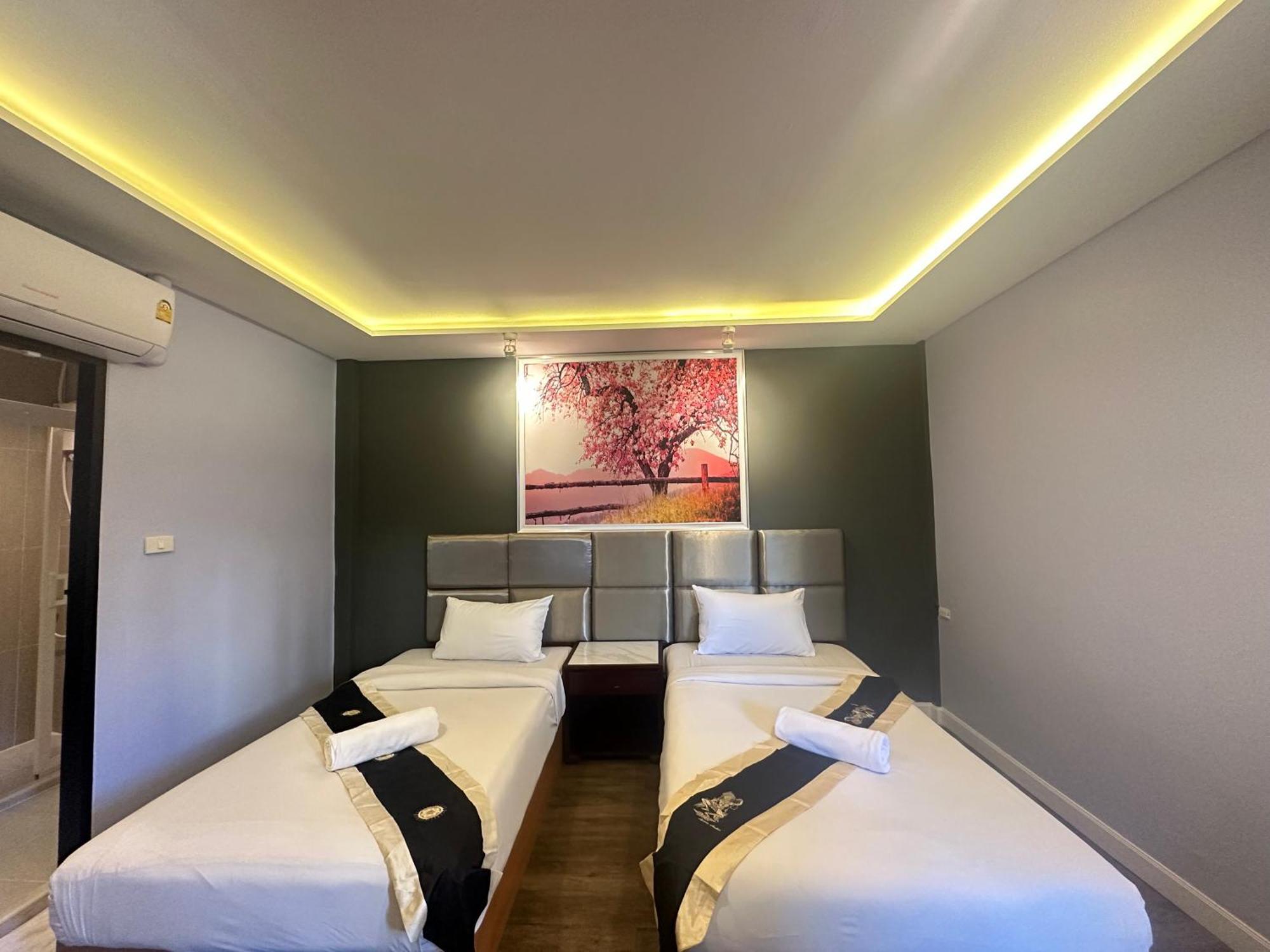 Metro Link Ratchada Hotel 3*