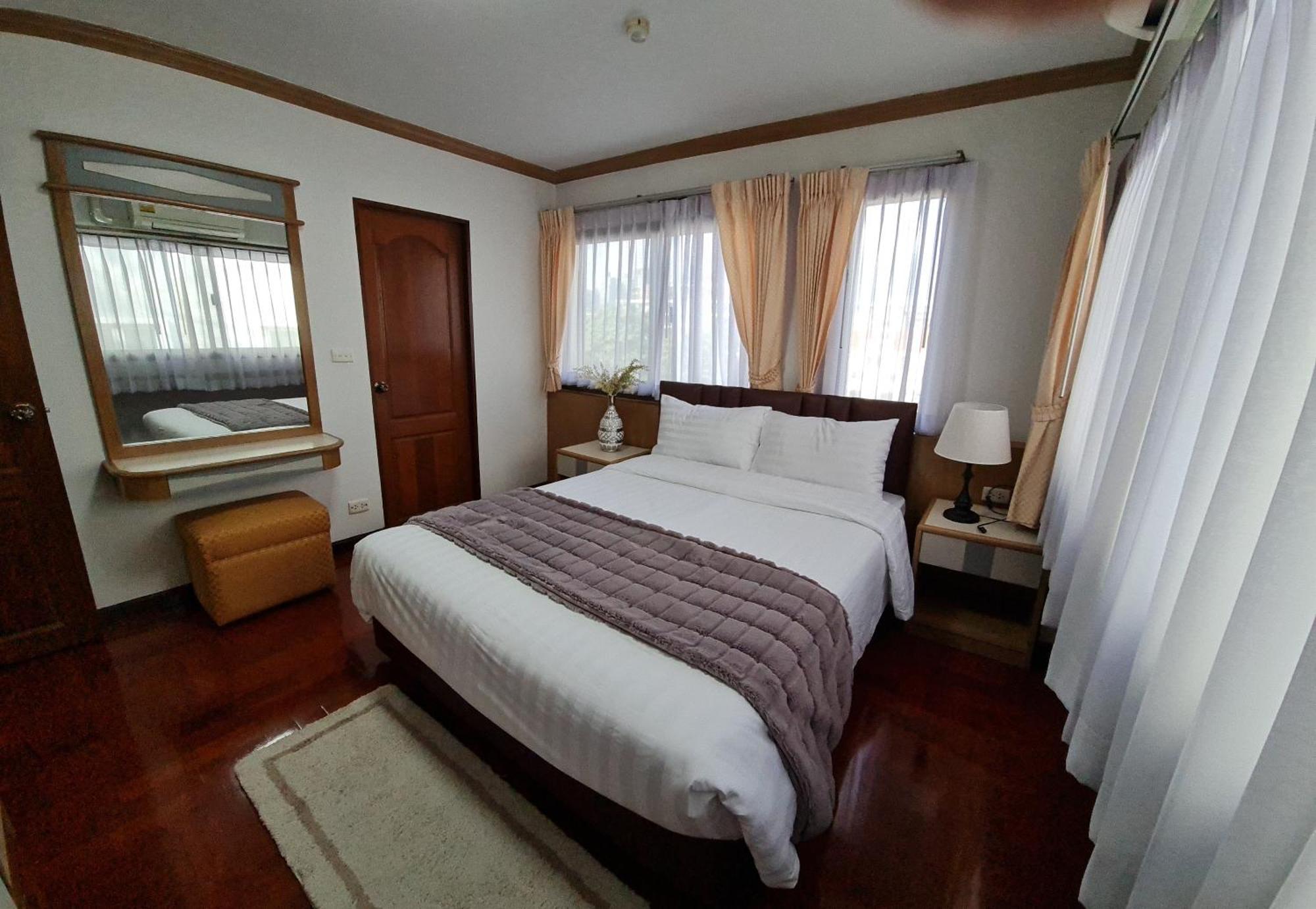 Service Apartment Thong Lo Ekkamai Prompong Apartment