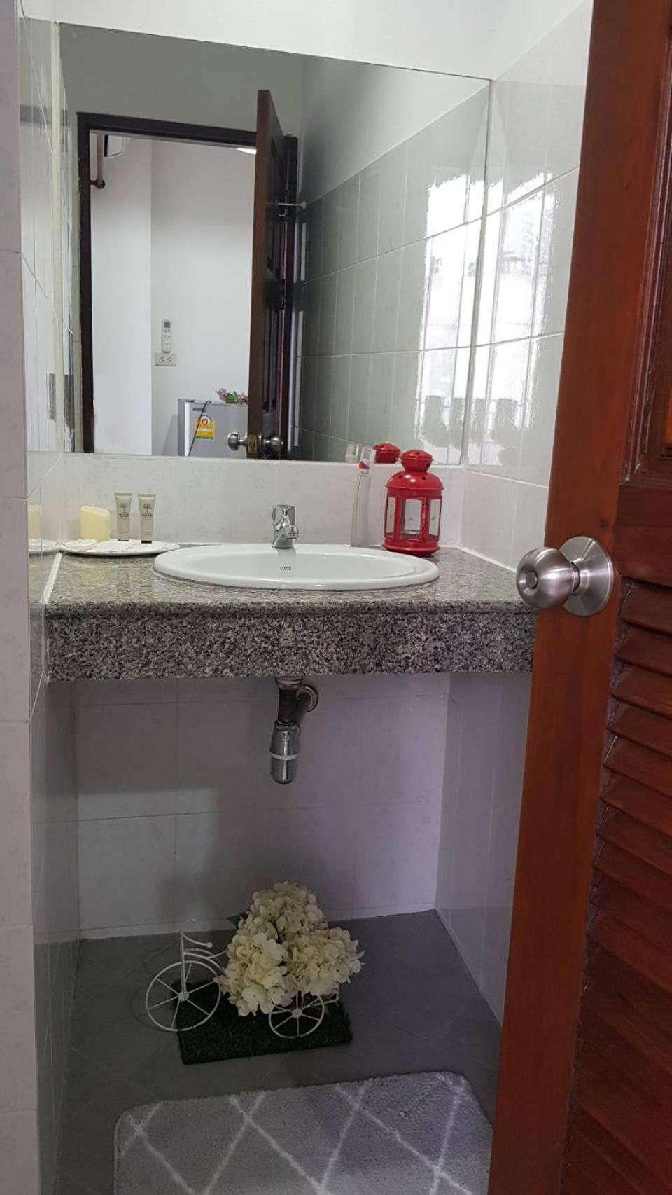 Thanaree Place Aparthotel 3*