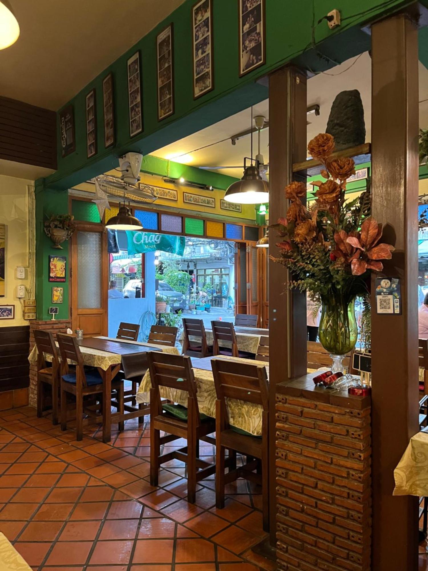Bed & Breakfast Baan Glang Soi Restaurant & Bangkok