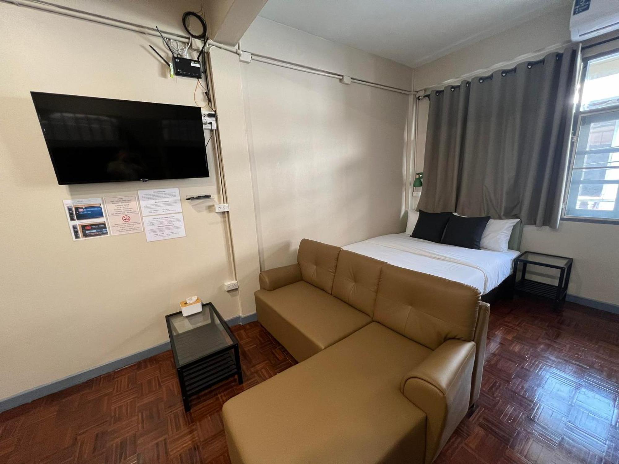 Hotel Achcha - Itsaraphap Mrt Station - Wat Arun