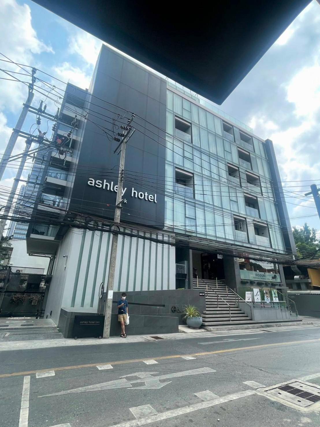 Ashley Thonglor 4*