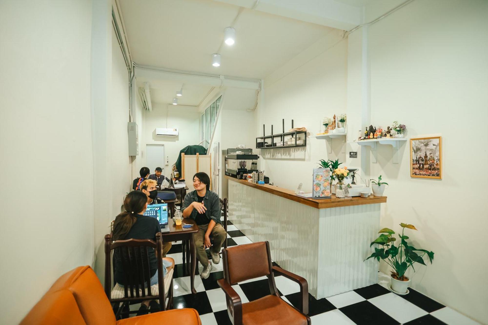 Noir Cafe And Chinatown *