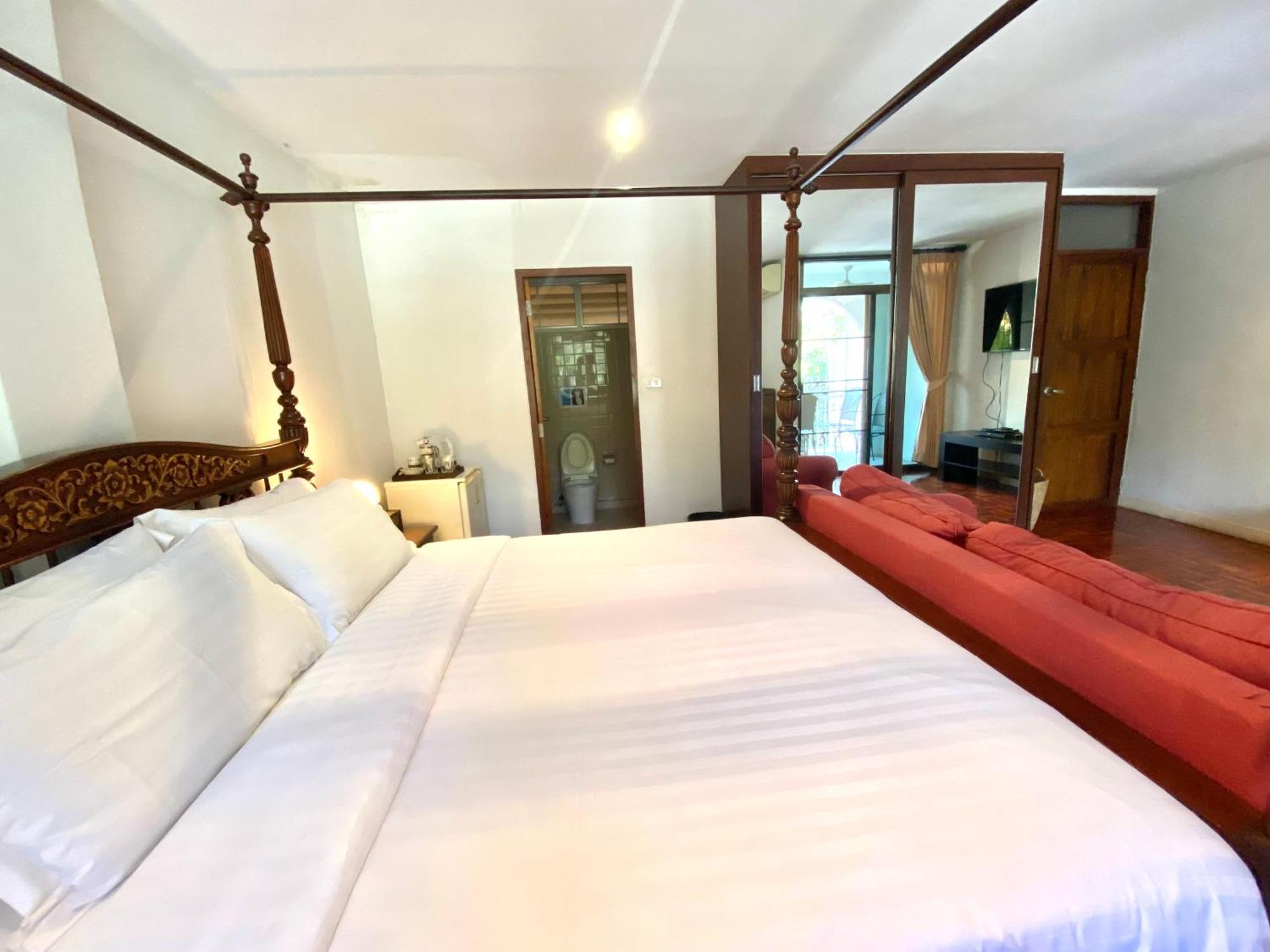 Cafe Ice Resident Bed & Breakfast Bangkok