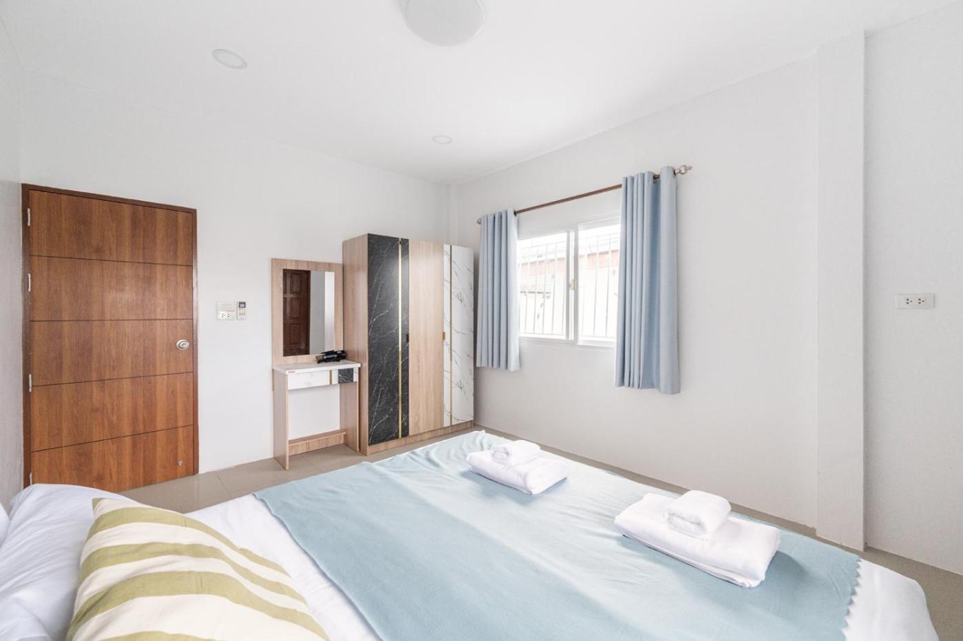 Miq Hk111-4br Ratchada-huaykwang 14pax * Bangkok