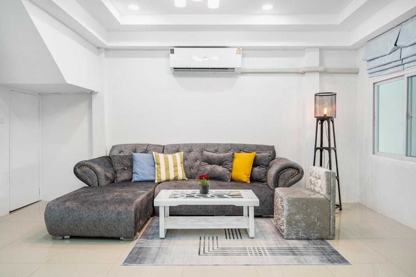 Miq Hk111-4br Ratchada-huaykwang 14pax * Bangkok