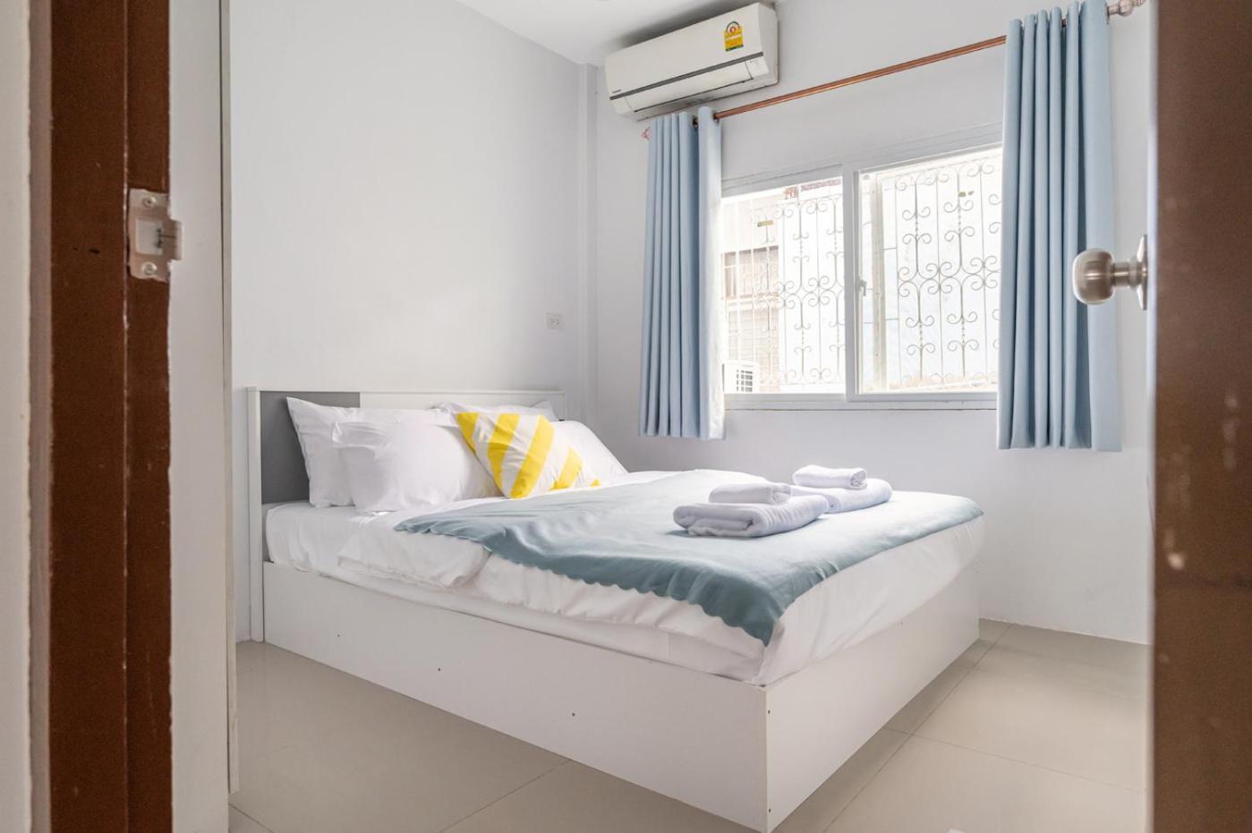 Apartment Miq Hk111-4br Ratchada-huaykwang 14pax Bangkok