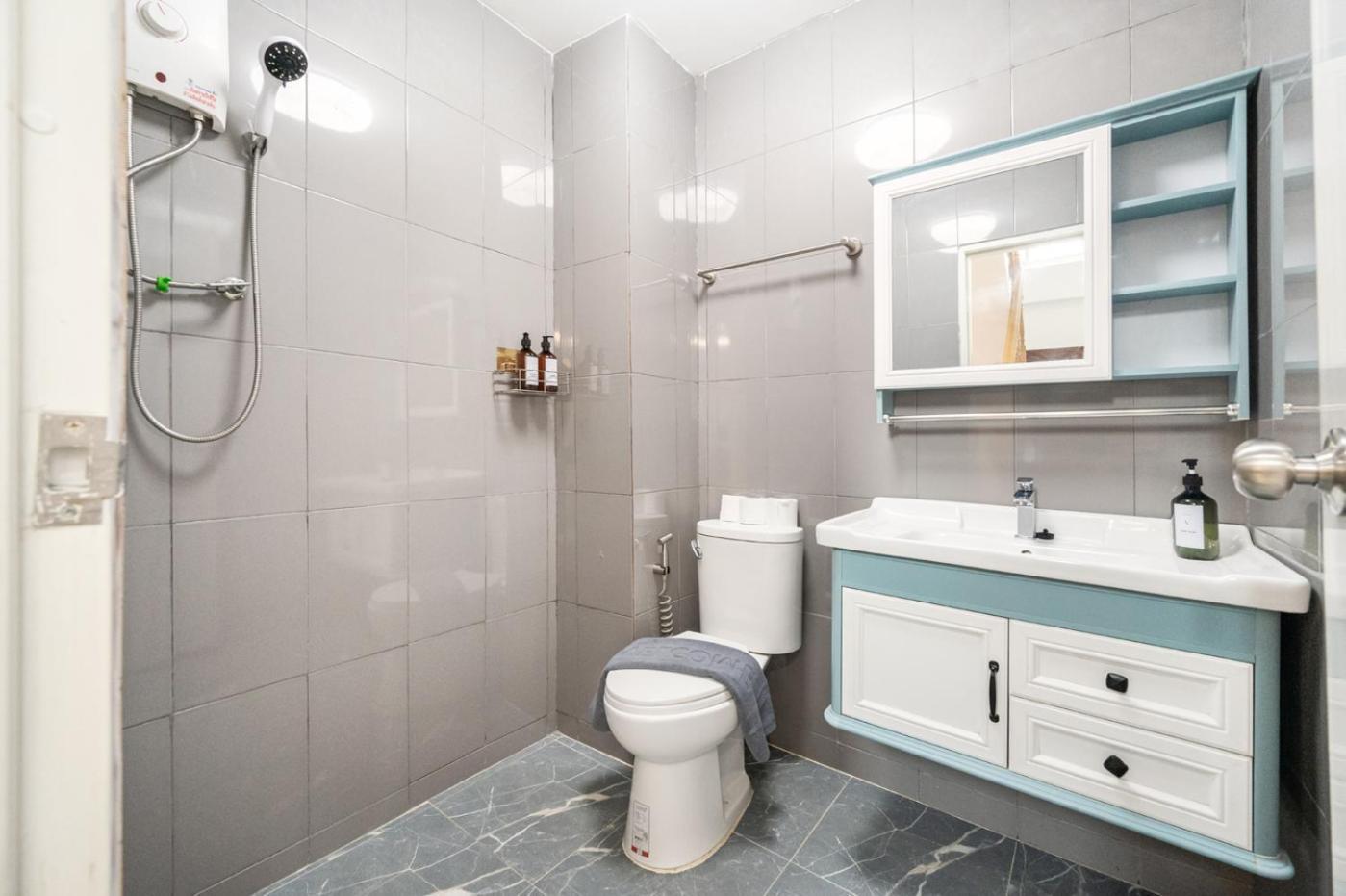 Miq Hk111-4br Ratchada-huaykwang 14pax *