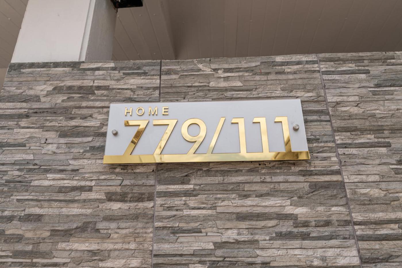 Apartment Miq Hk111-4br Ratchada-huaykwang 14pax Bangkok