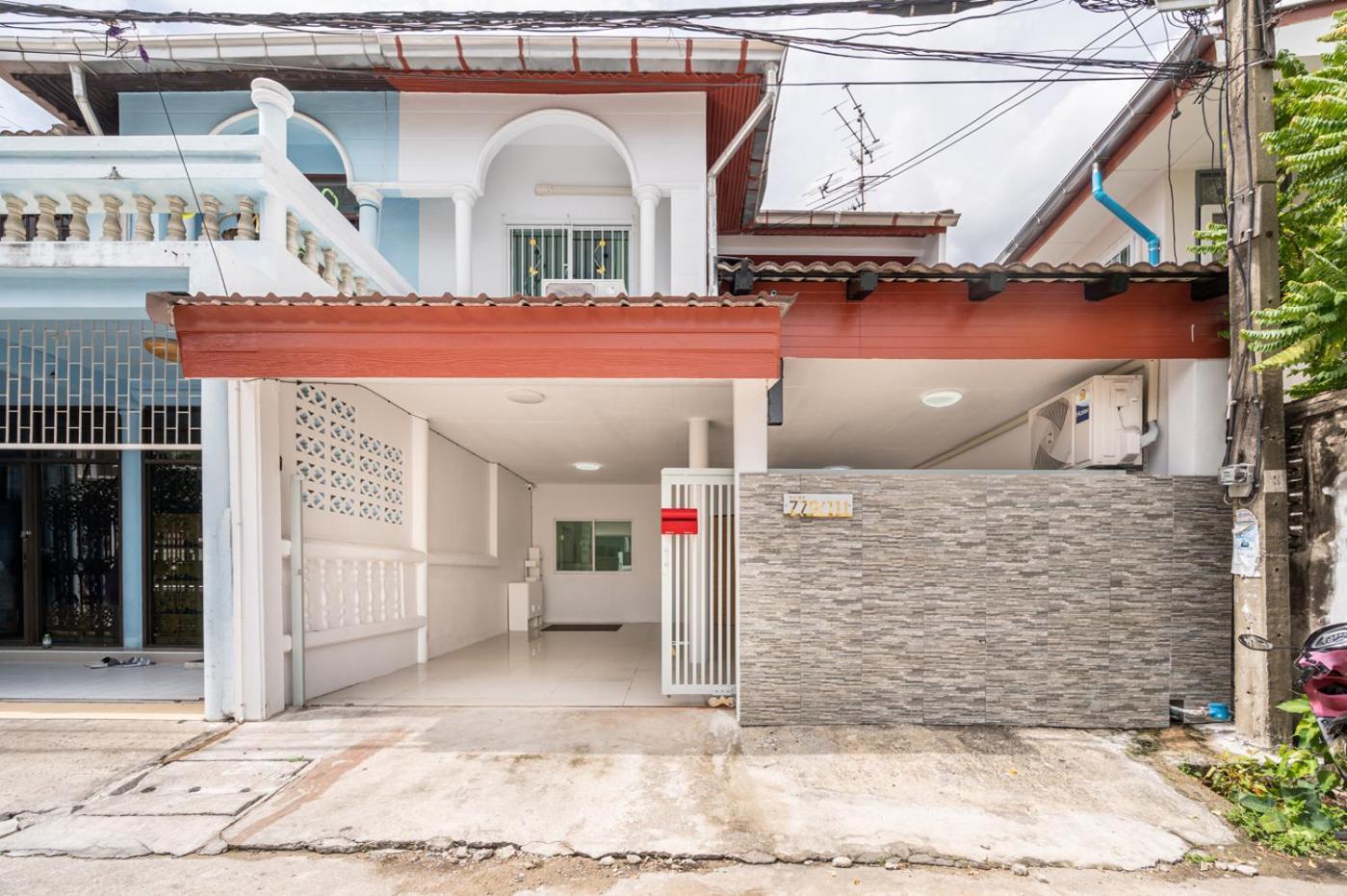 Miq Hk111-4br Ratchada-huaykwang 14pax Bangkok
