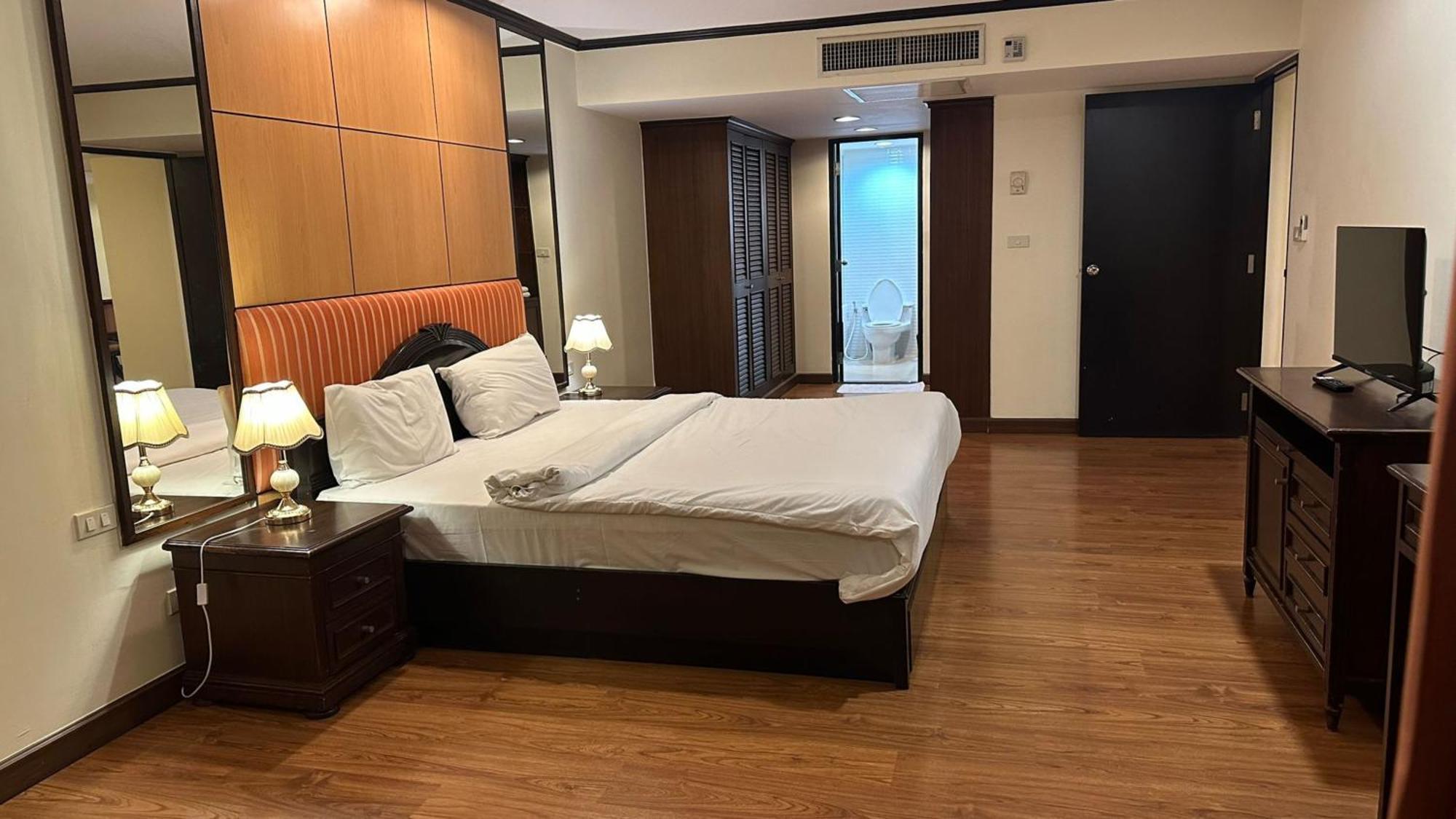 Omni Tower Sukhumvit Nana Direct Hotel 3*