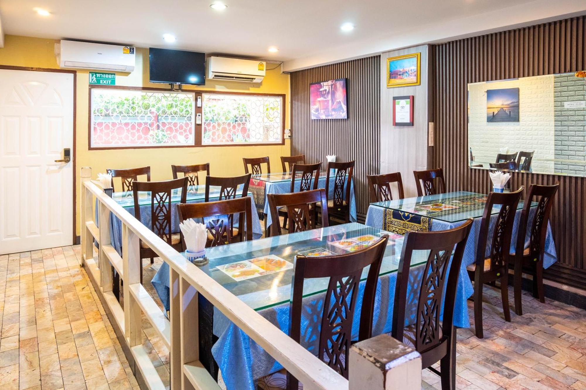 Usman Halal Hostel Bangkok