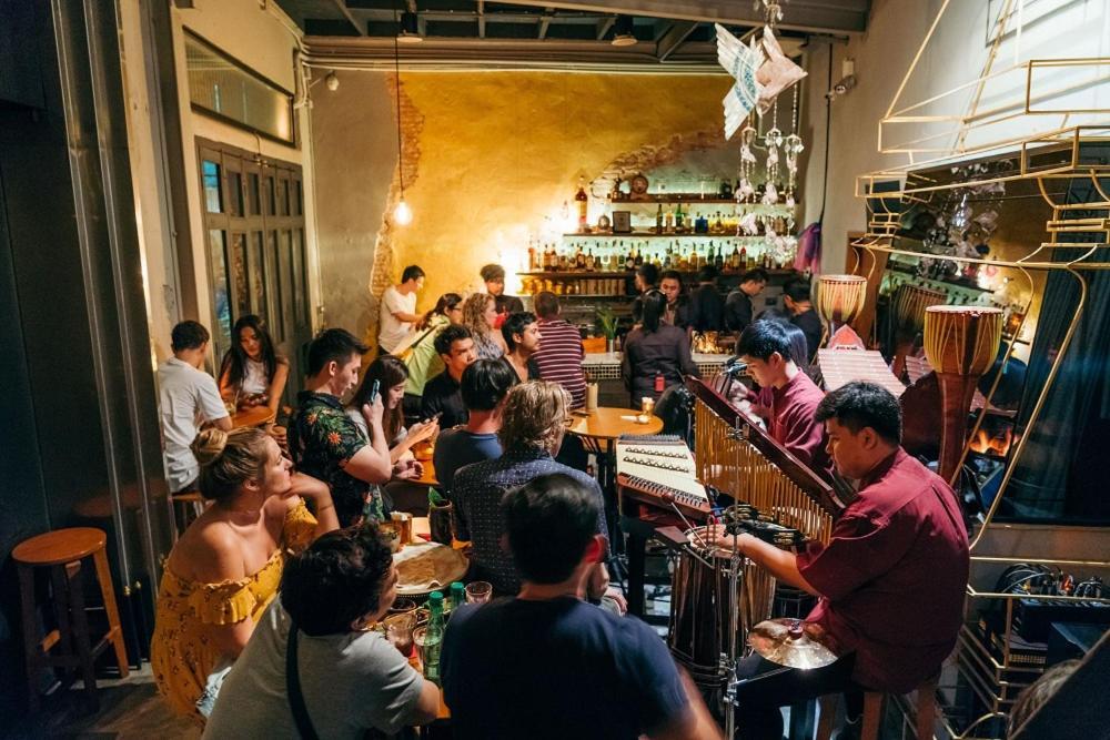 Noir Cafe And Chinatown *
