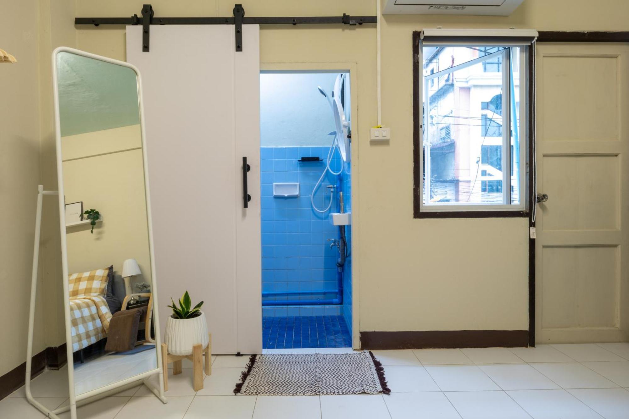 Apartment 204hideaway-local With Street Food Only 15 Min Walk To Skytrain