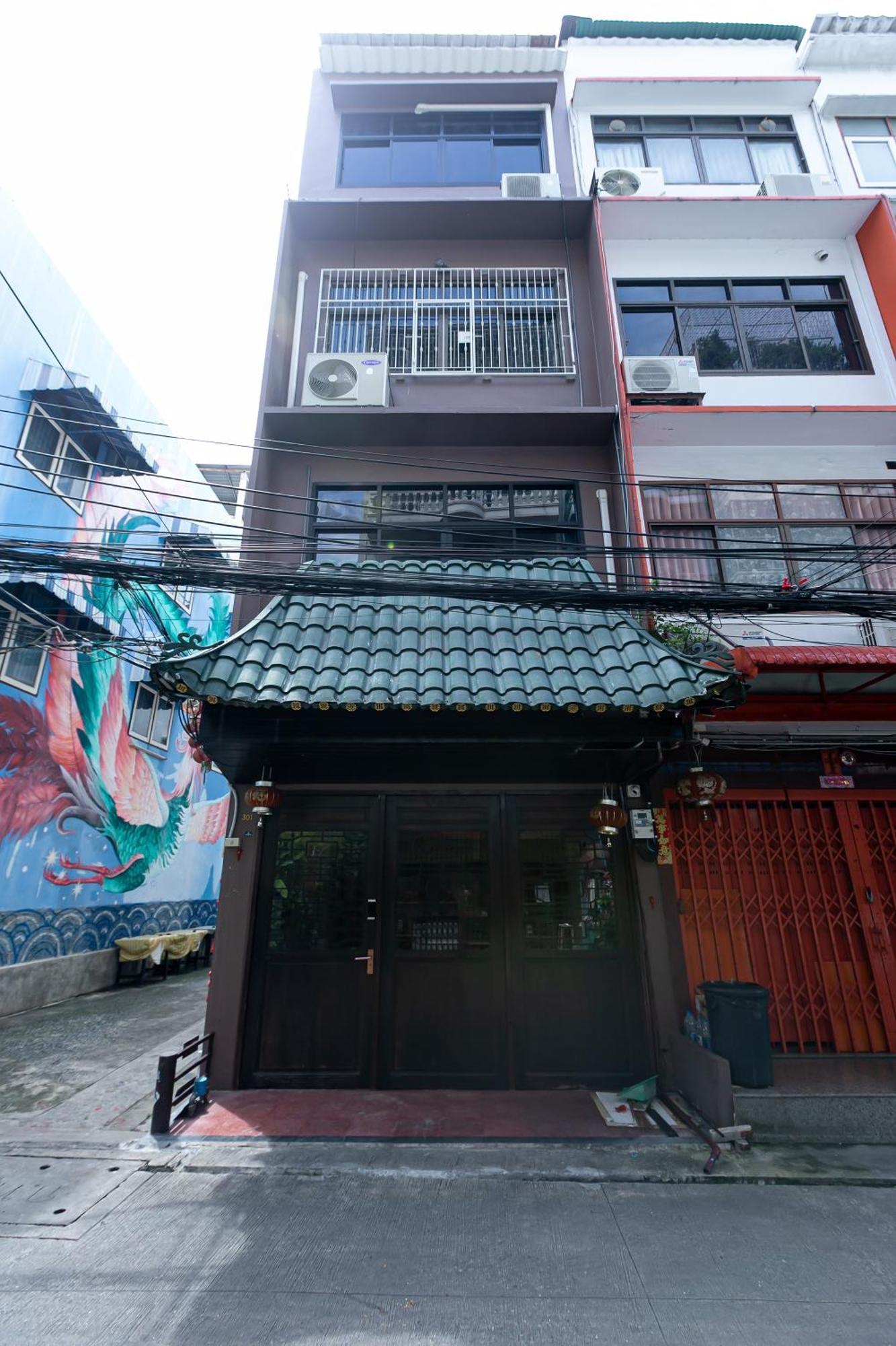 Taladnoi Paint House Bangkok