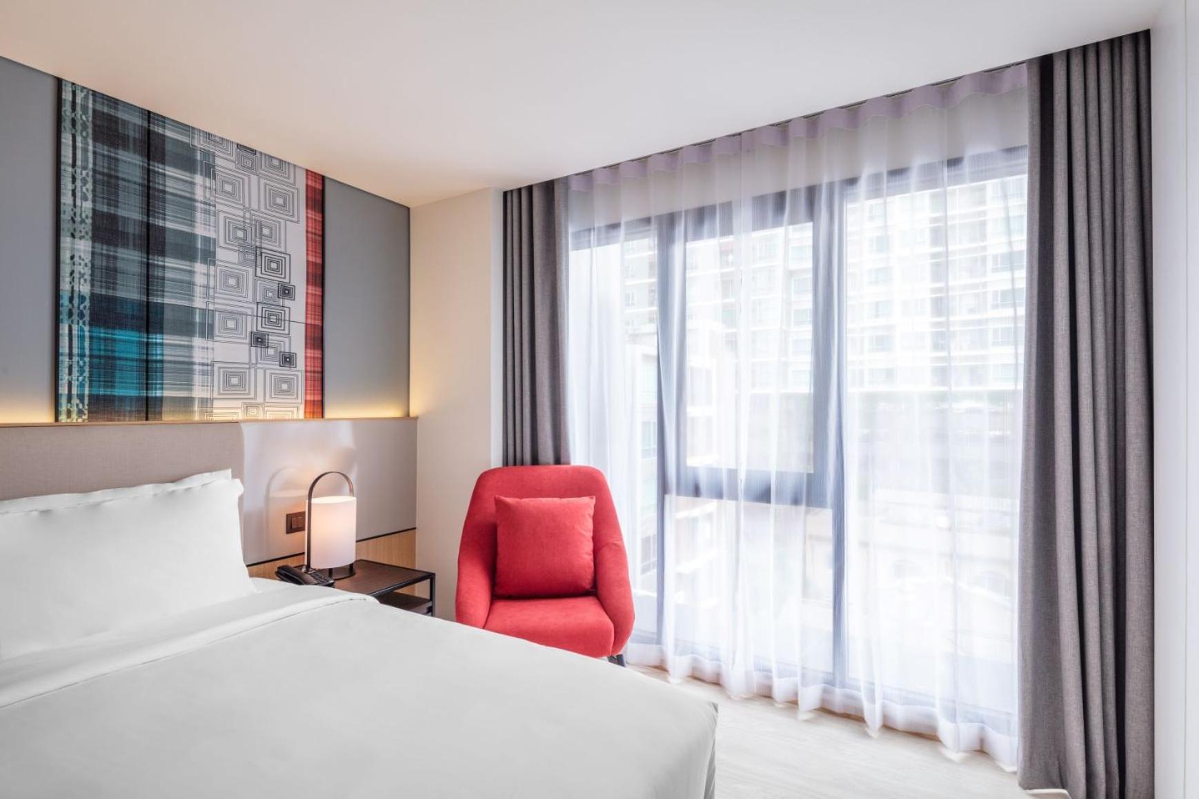 Western Click Sathorn 11 Hotel 4*