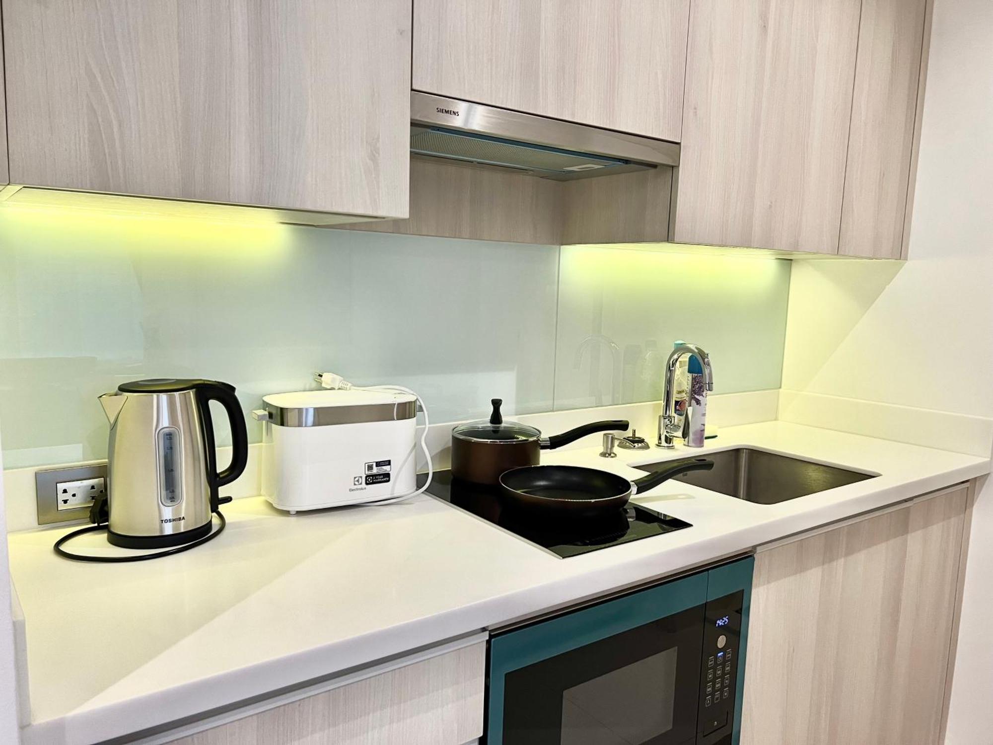 Sukhumvit 11#luxury#pool#gym#bts Nana&mrt Sukhumvit#1br#max2ppl Bangkok