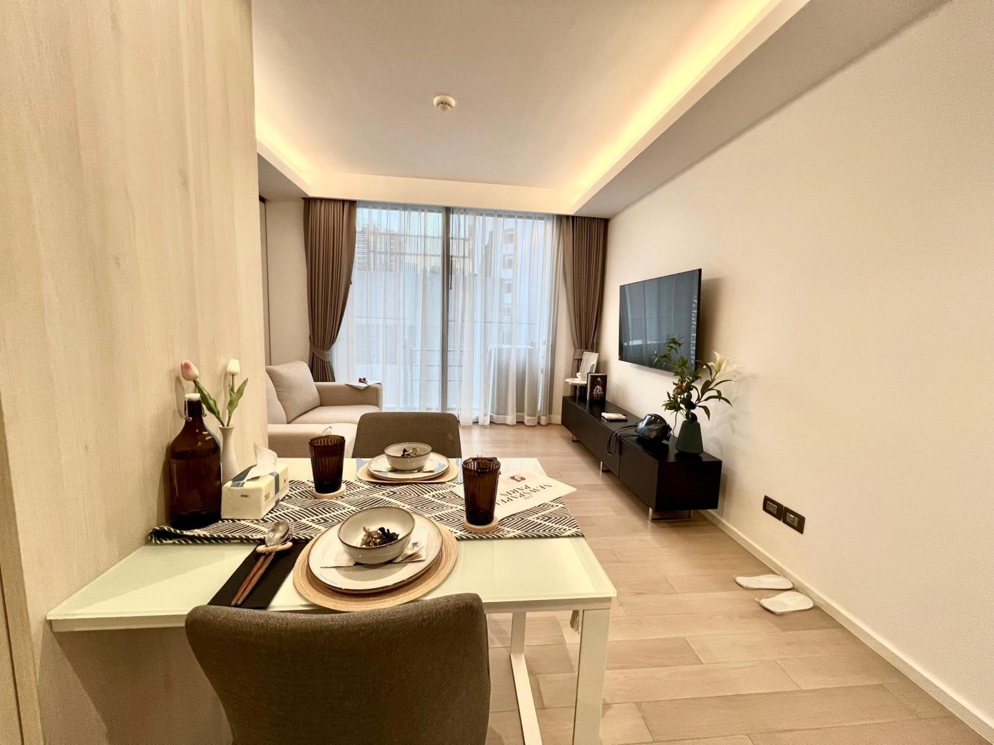 Sukhumvit 11#luxury#pool#gym#bts Nana&mrt Sukhumvit#1br#max2ppl Apartment