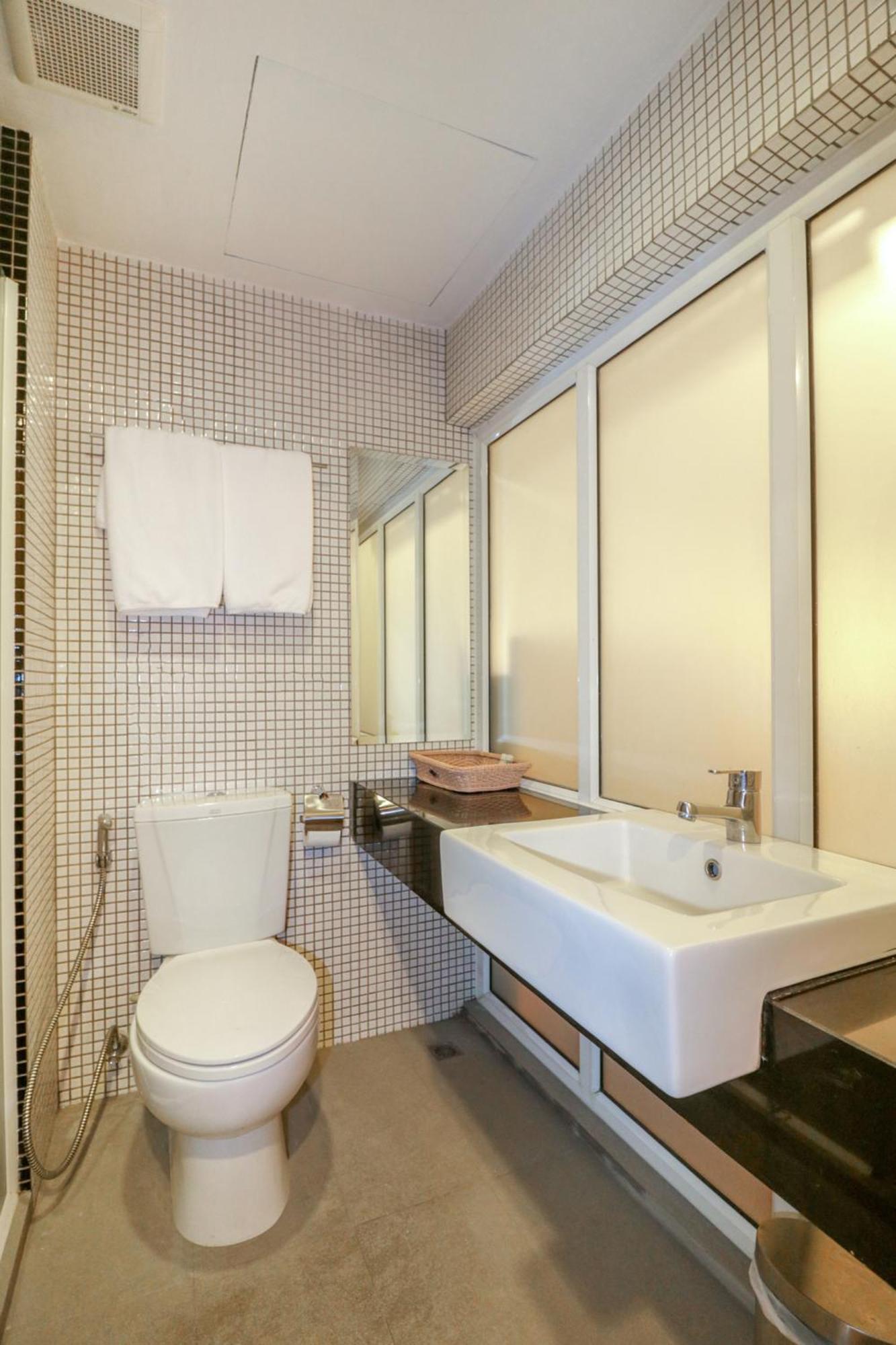 Oyo 225 Premier Place