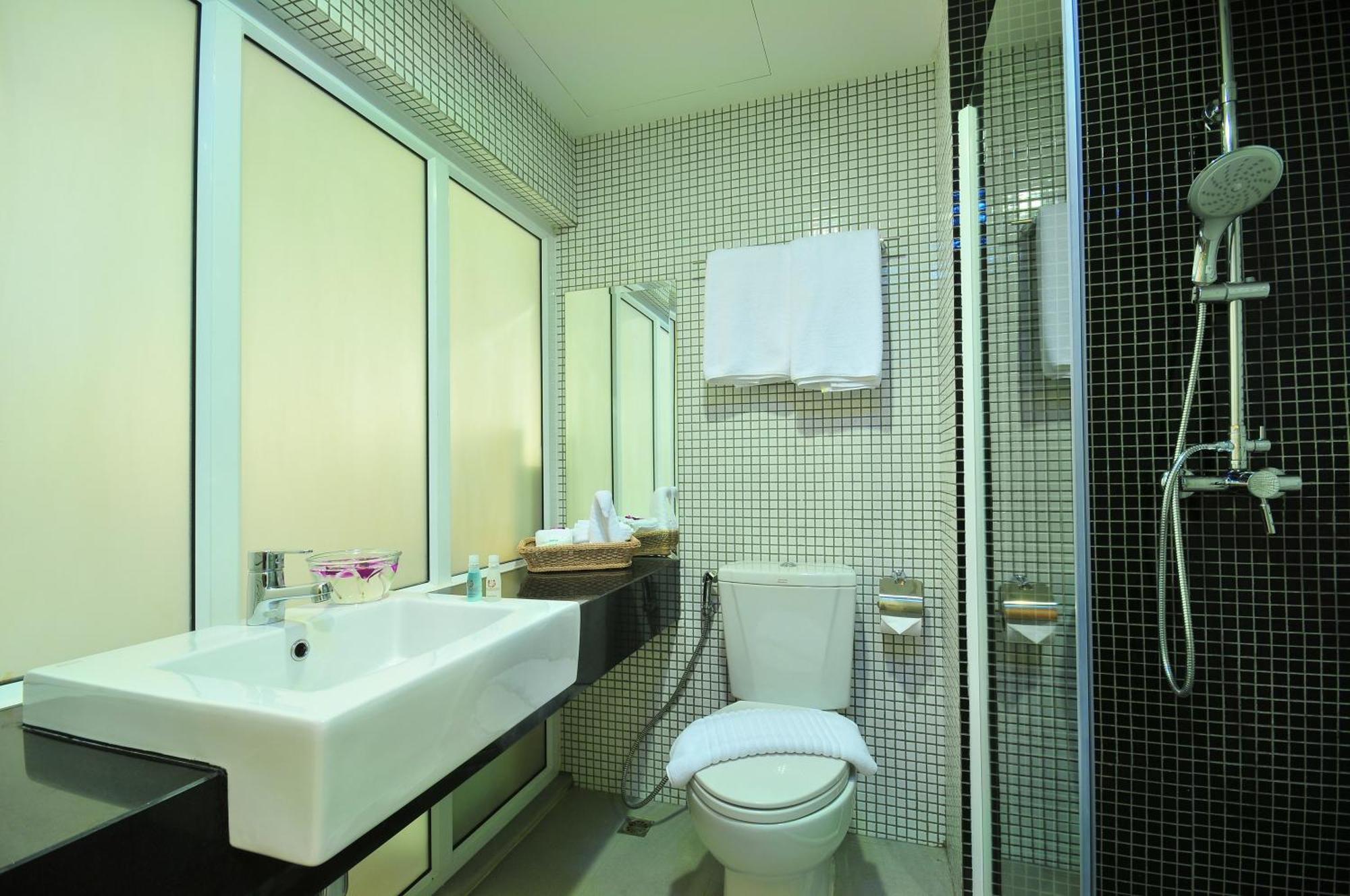 Oyo 225 Premier Place 2*