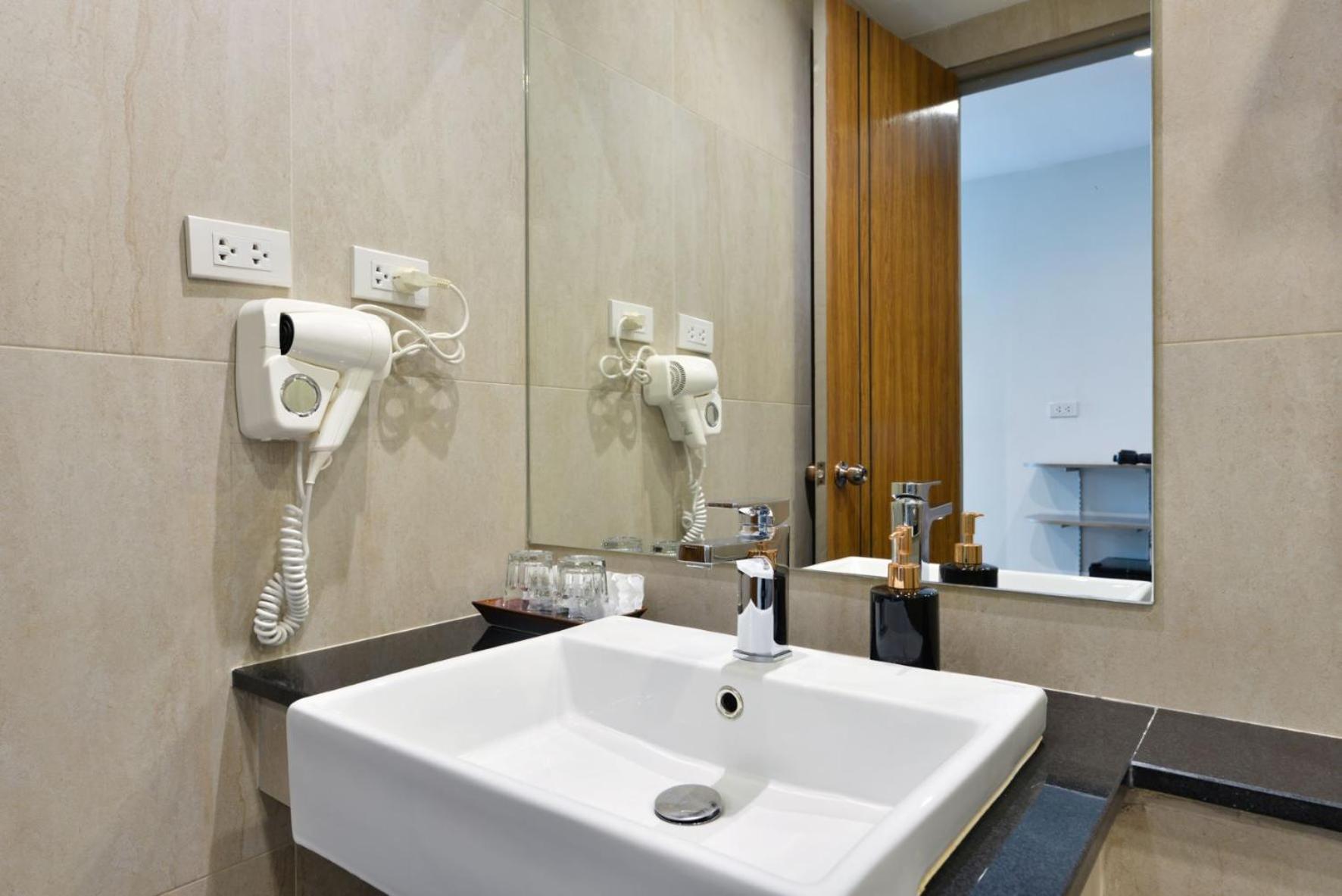 Hotel Bedever Boutique - Bts Phra Khanong 3*