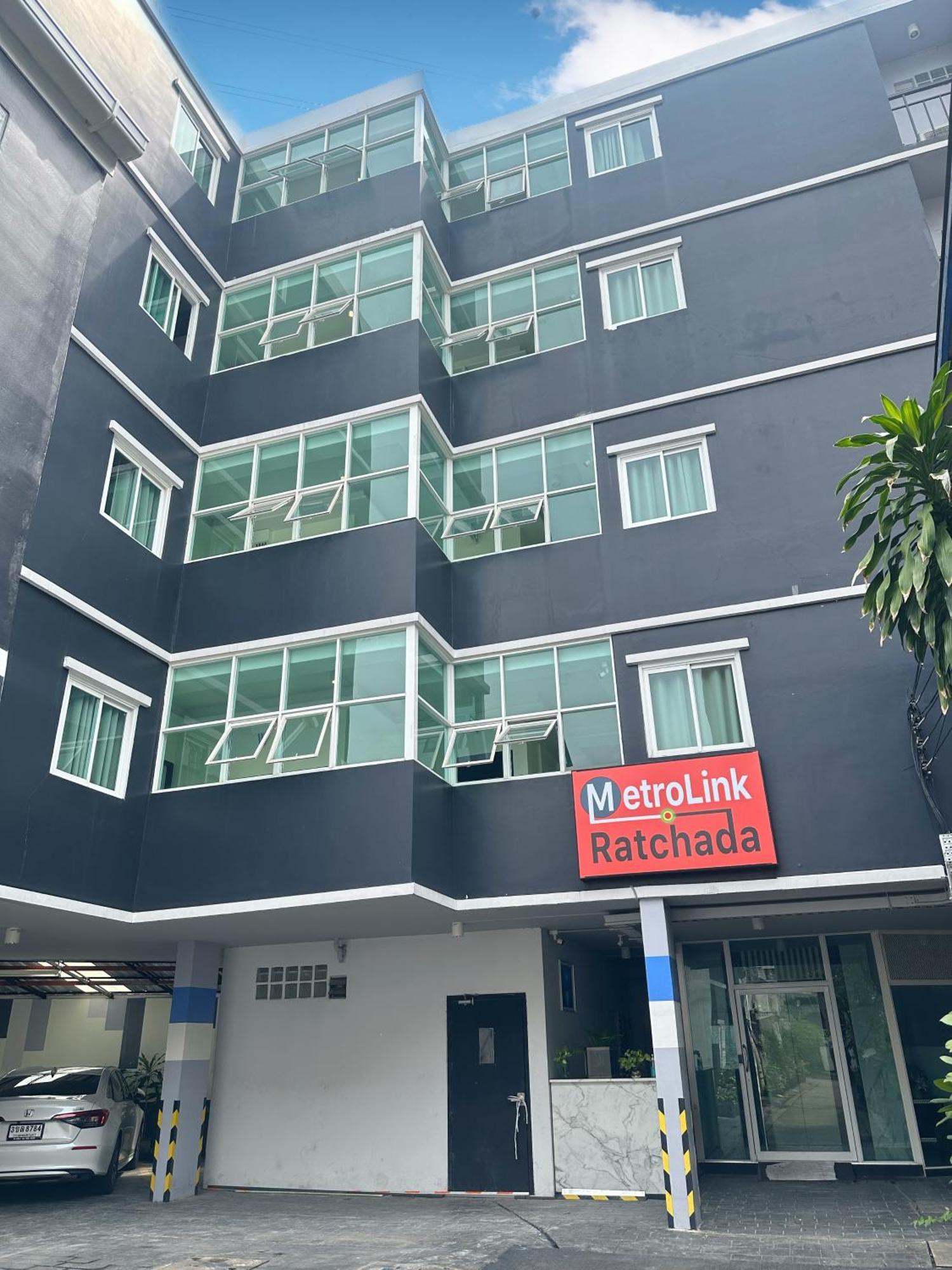 Metro Link Ratchada Hotel