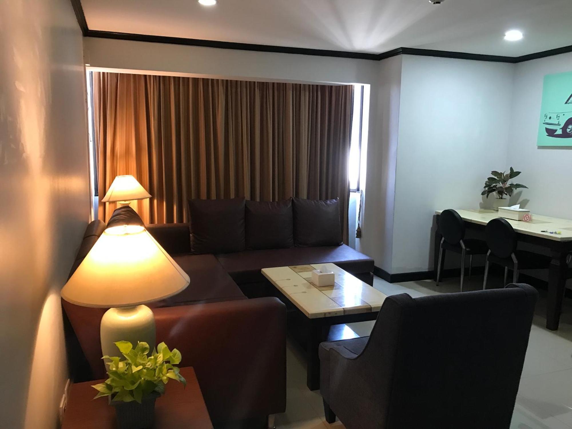 Omnitower Two Bedroom Cozy *