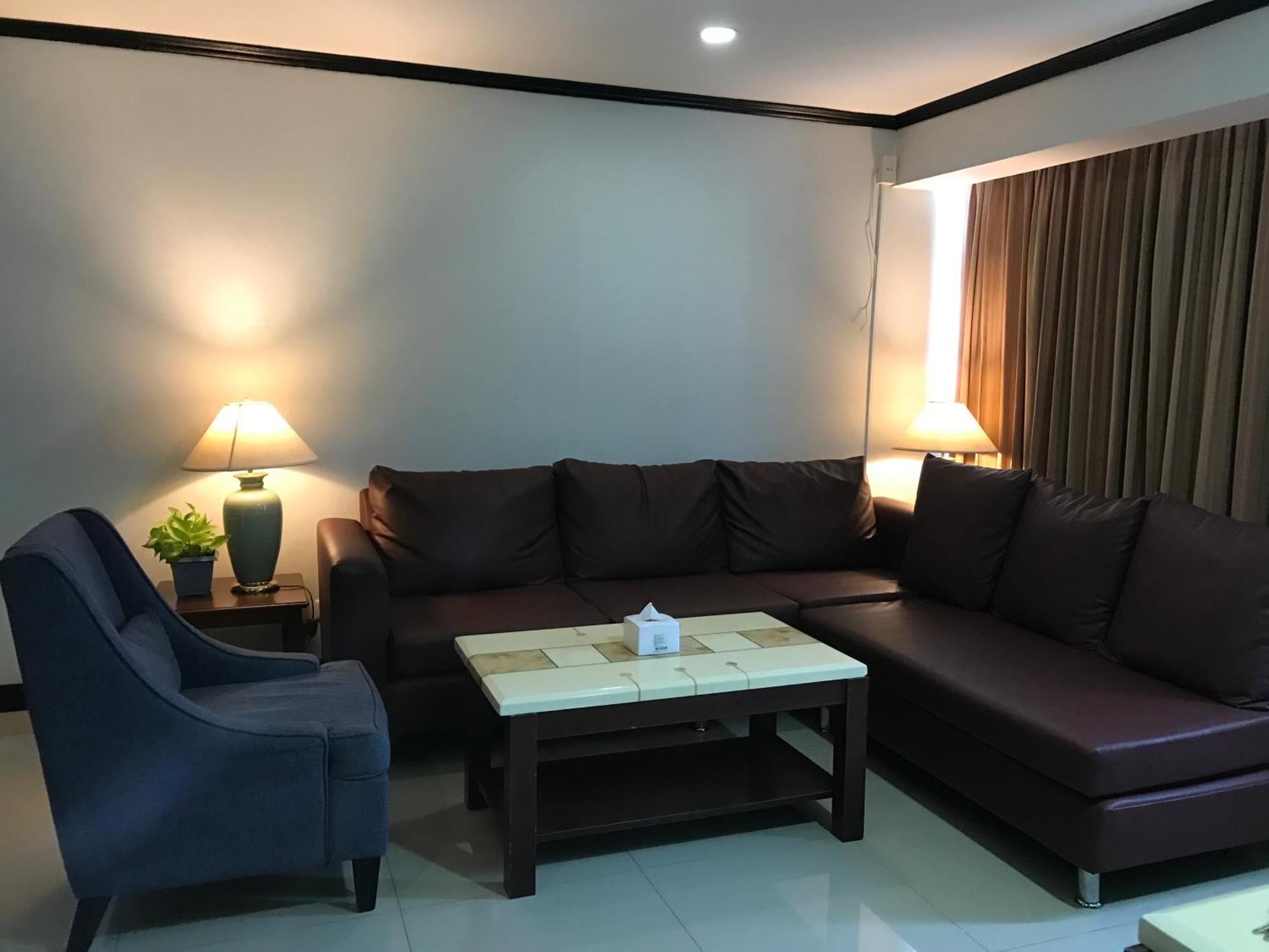 Omnitower Two Bedroom Cozy *