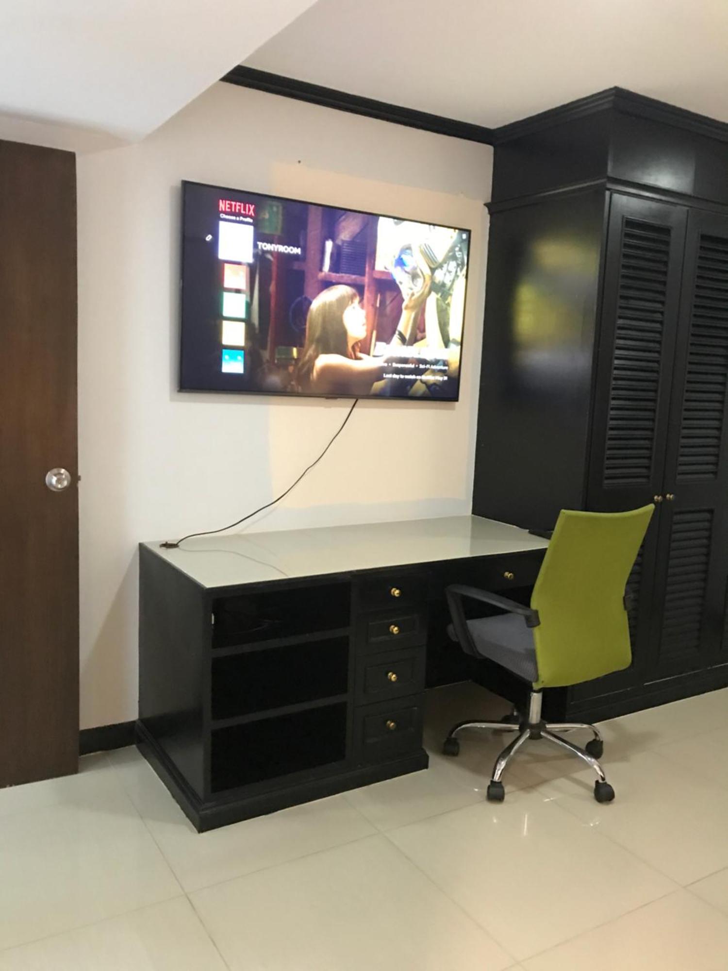 Omnitower Two Bedroom Cozy Bangkok