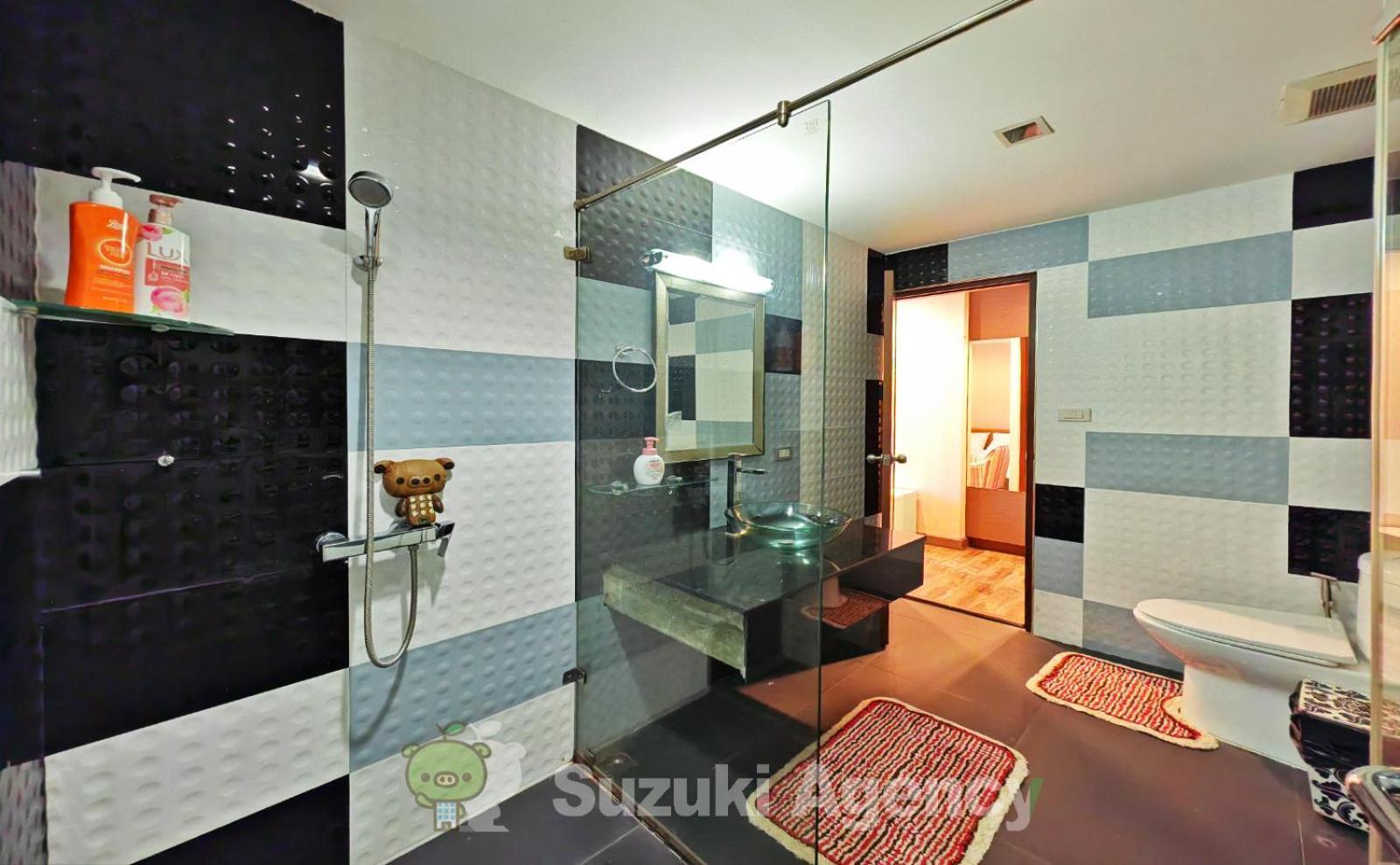 W8 Rise Lux Condo, 2 Bedroom Private Floor, Hip Bkk 5 Min From Thonglo Bts Station, Ok After The Earthquake