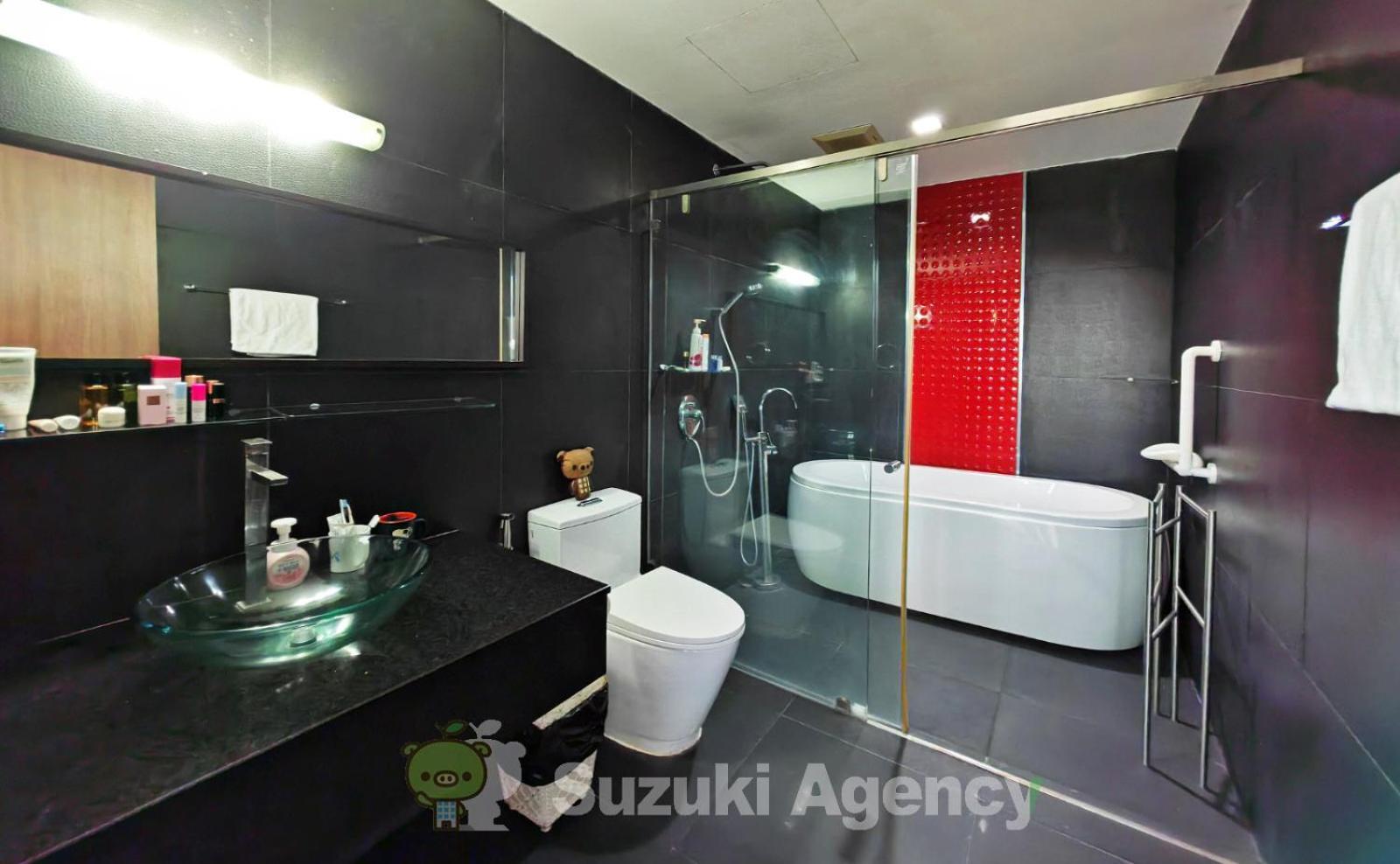 W8 Rise Lux Condo, 2 Bedroom Private Floor, Hip Bkk 5 Min From Thonglo Bts Station, Ok After The Earthquake