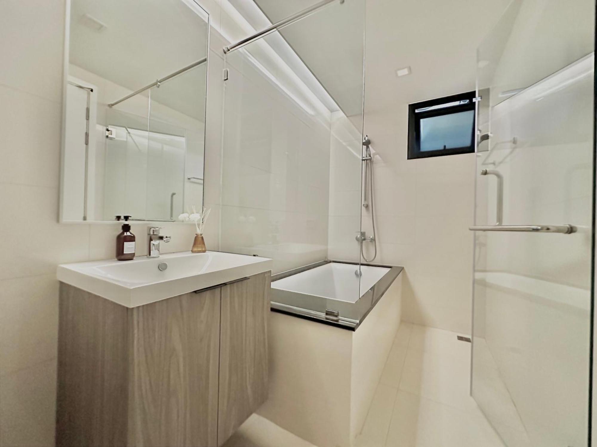 Asok Circle Rein Sukhumvit 12#2br&3br#pool&gym#near Terminal 21 Apartment Bangkok