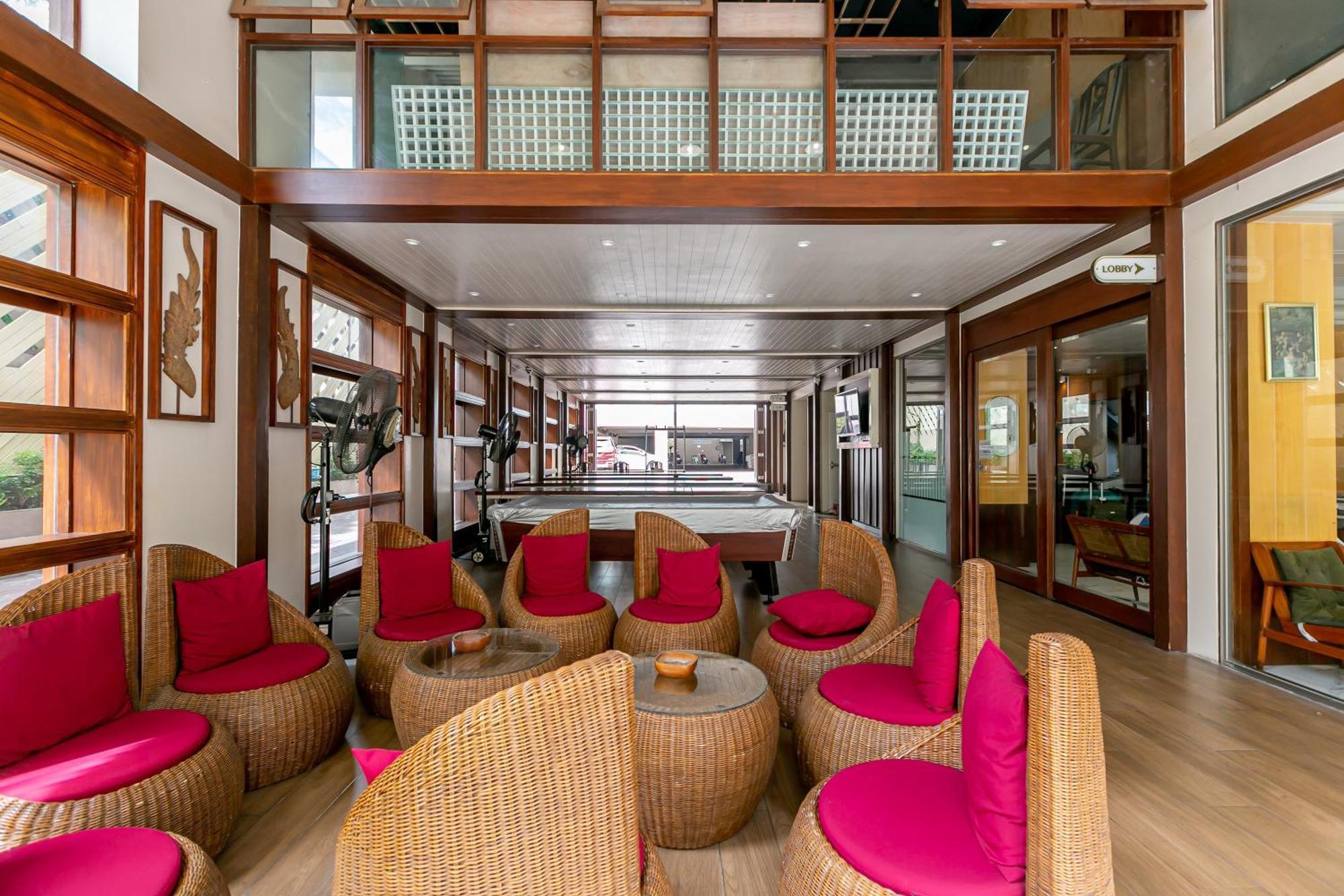 A Sathorn Hotel 2*