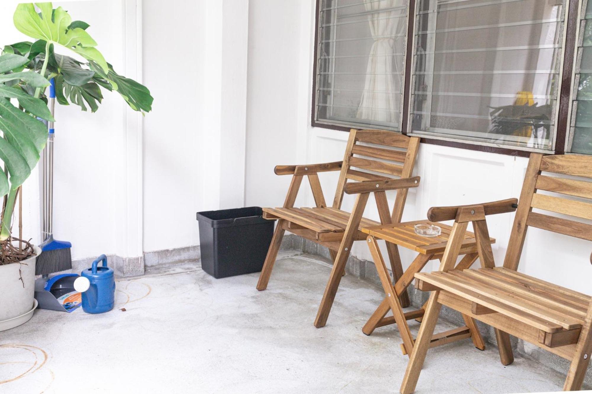 Spacious Low-rise In Apartment