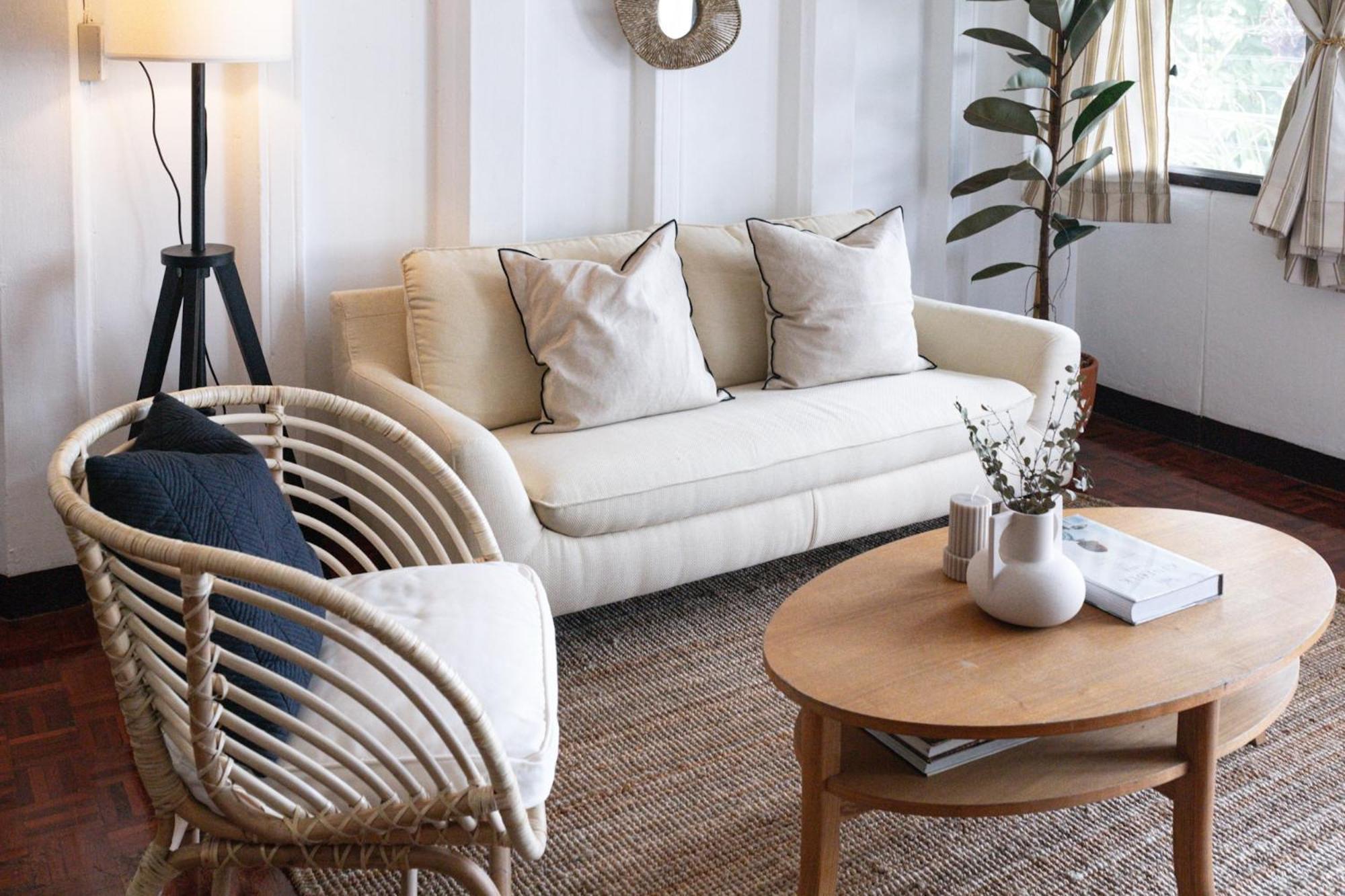 Spacious Low-rise In Apartment
