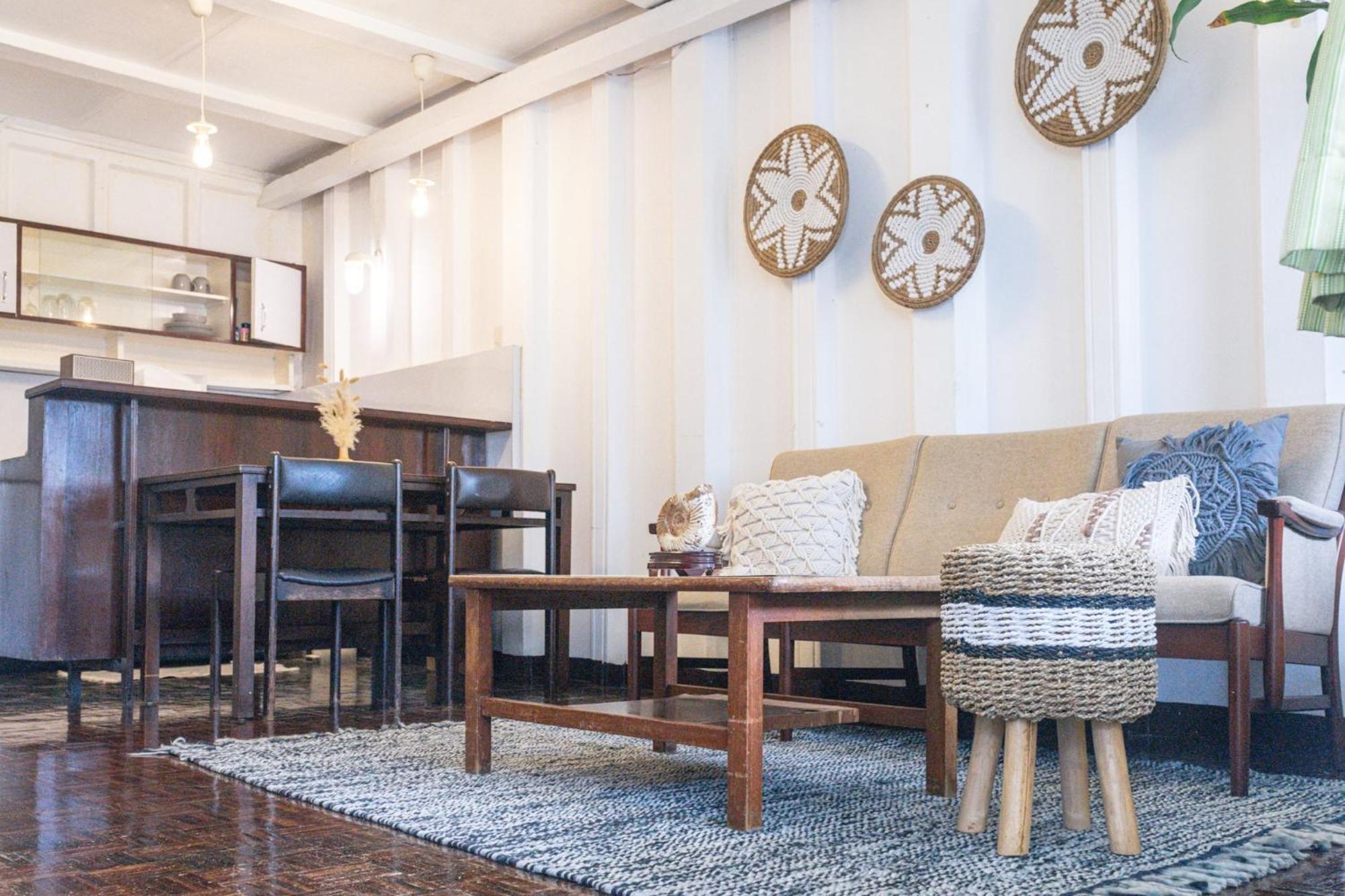 Spacious Low-rise In Apartment