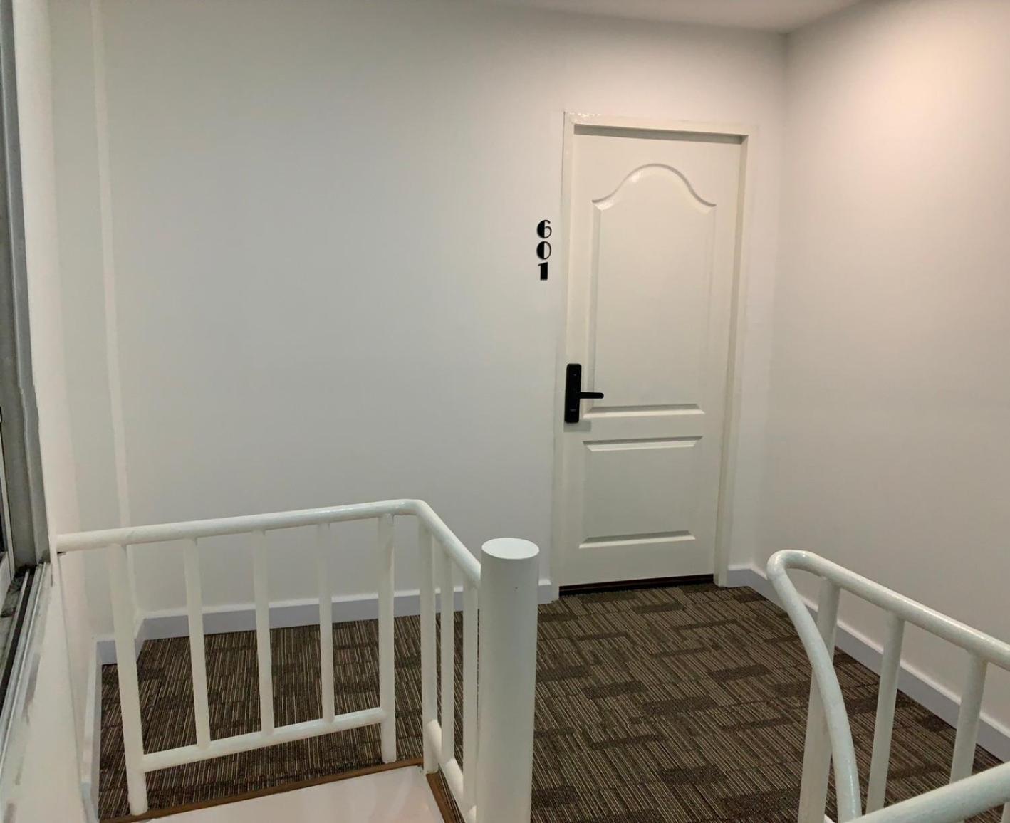 The White Den Sukhumvit 44 Albergue Banguecoque