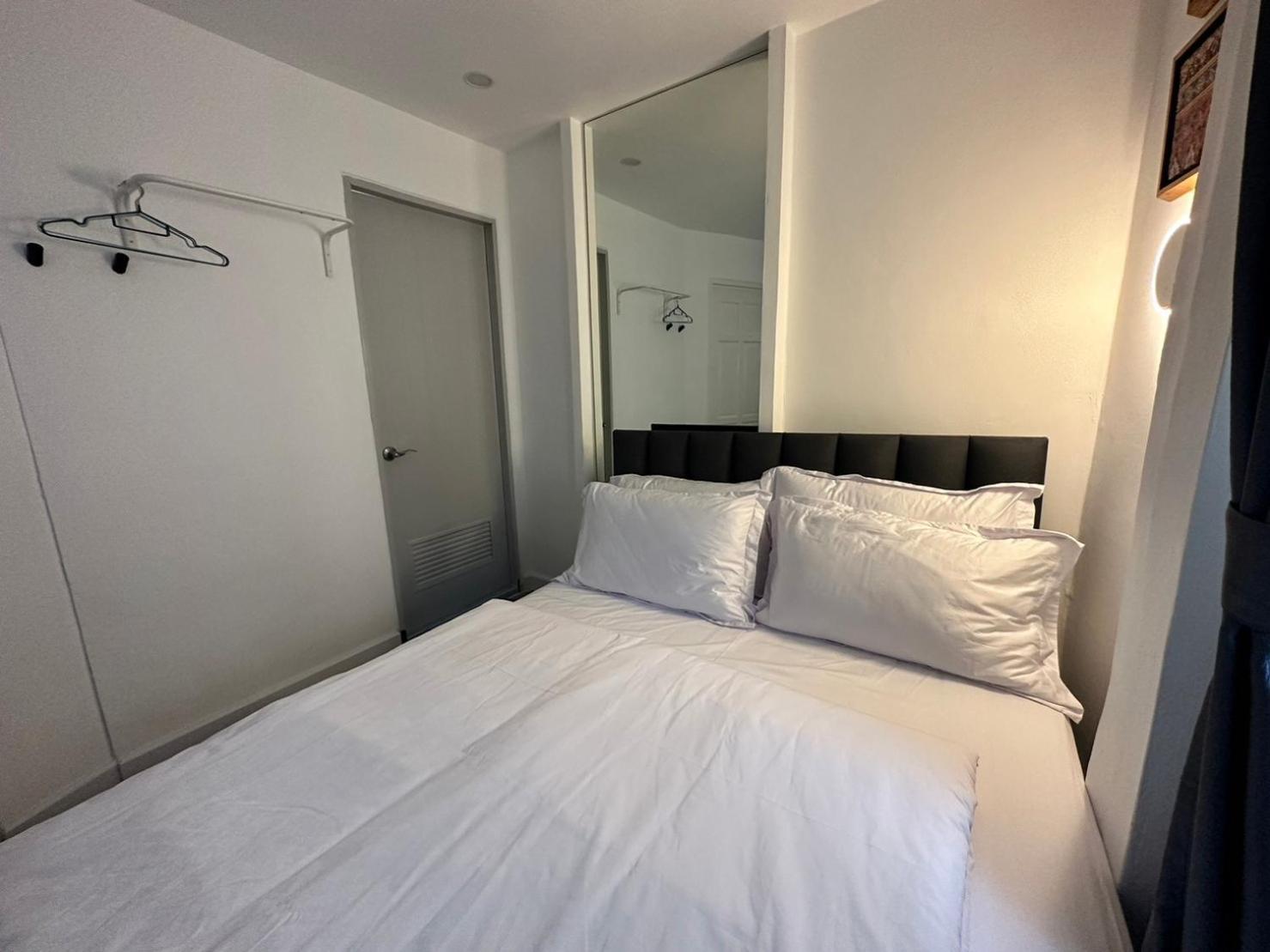 The White Den Sukhumvit 44 Albergue Banguecoque