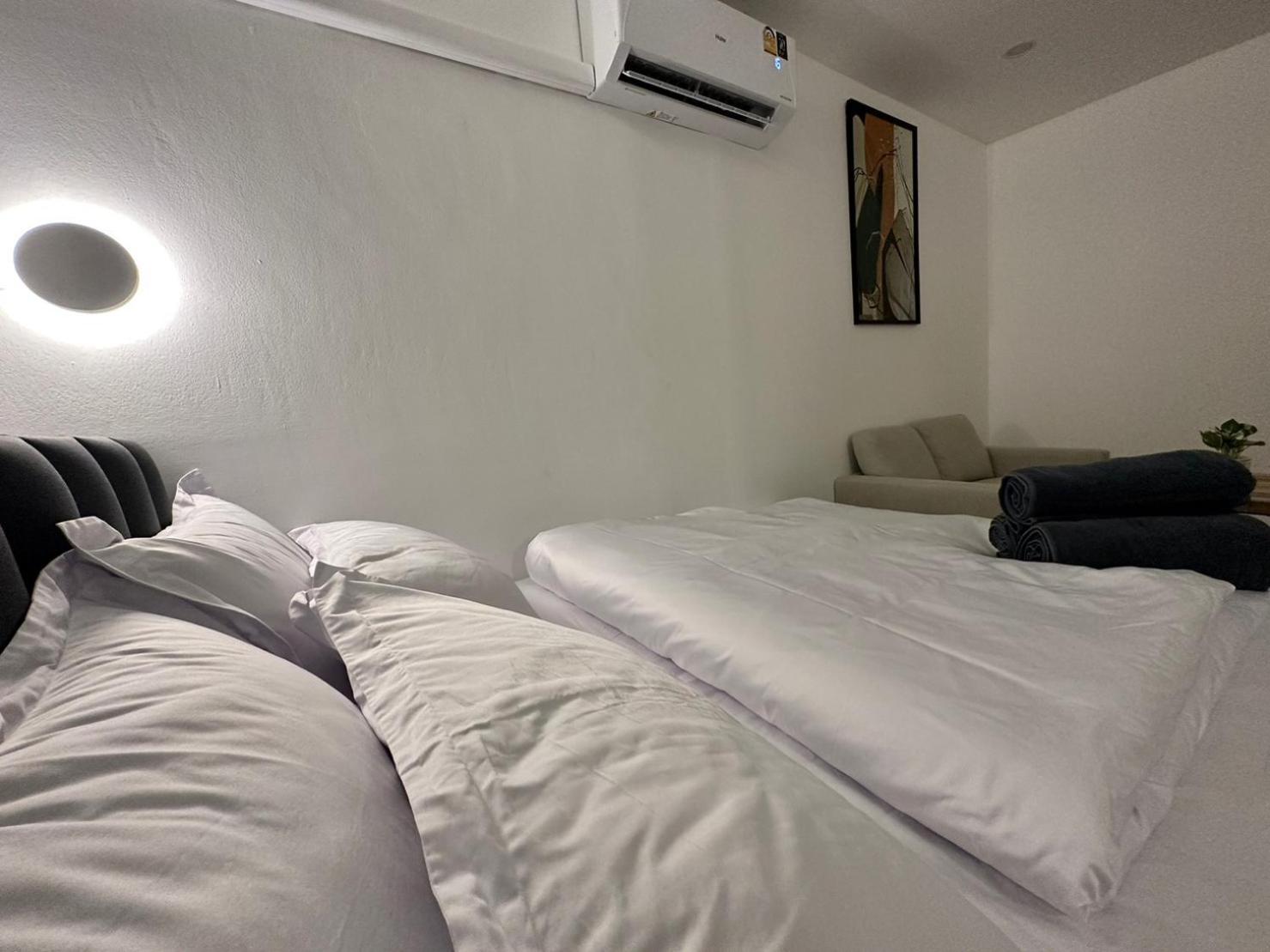The White Den Sukhumvit 44 * Banguecoque