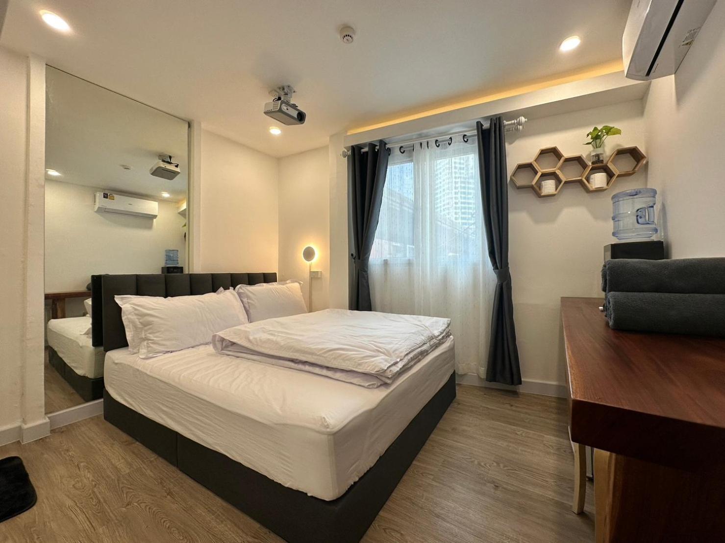 Albergue The White Den Sukhumvit 44 *