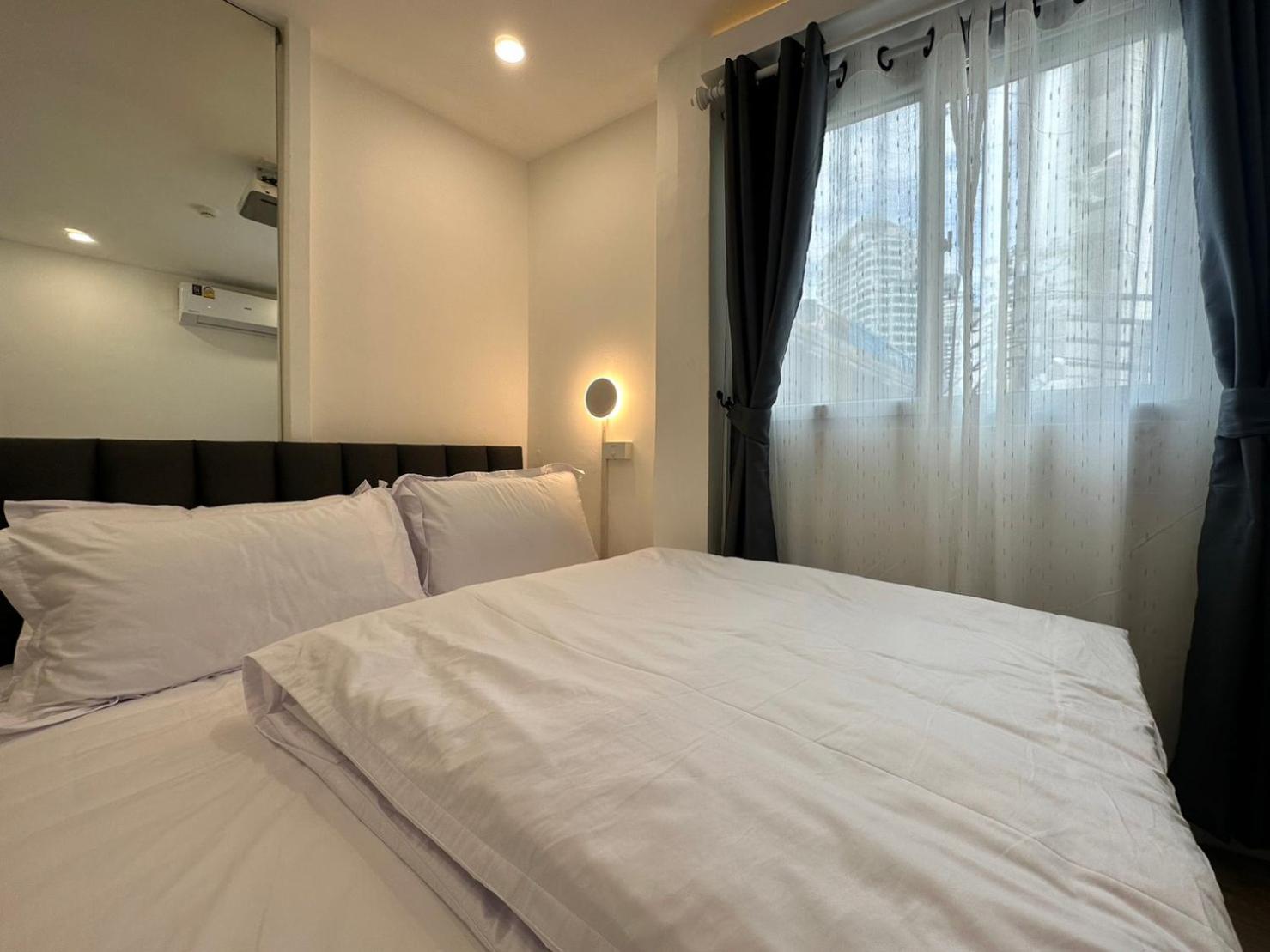 The White Den Sukhumvit 44 Banguecoque
