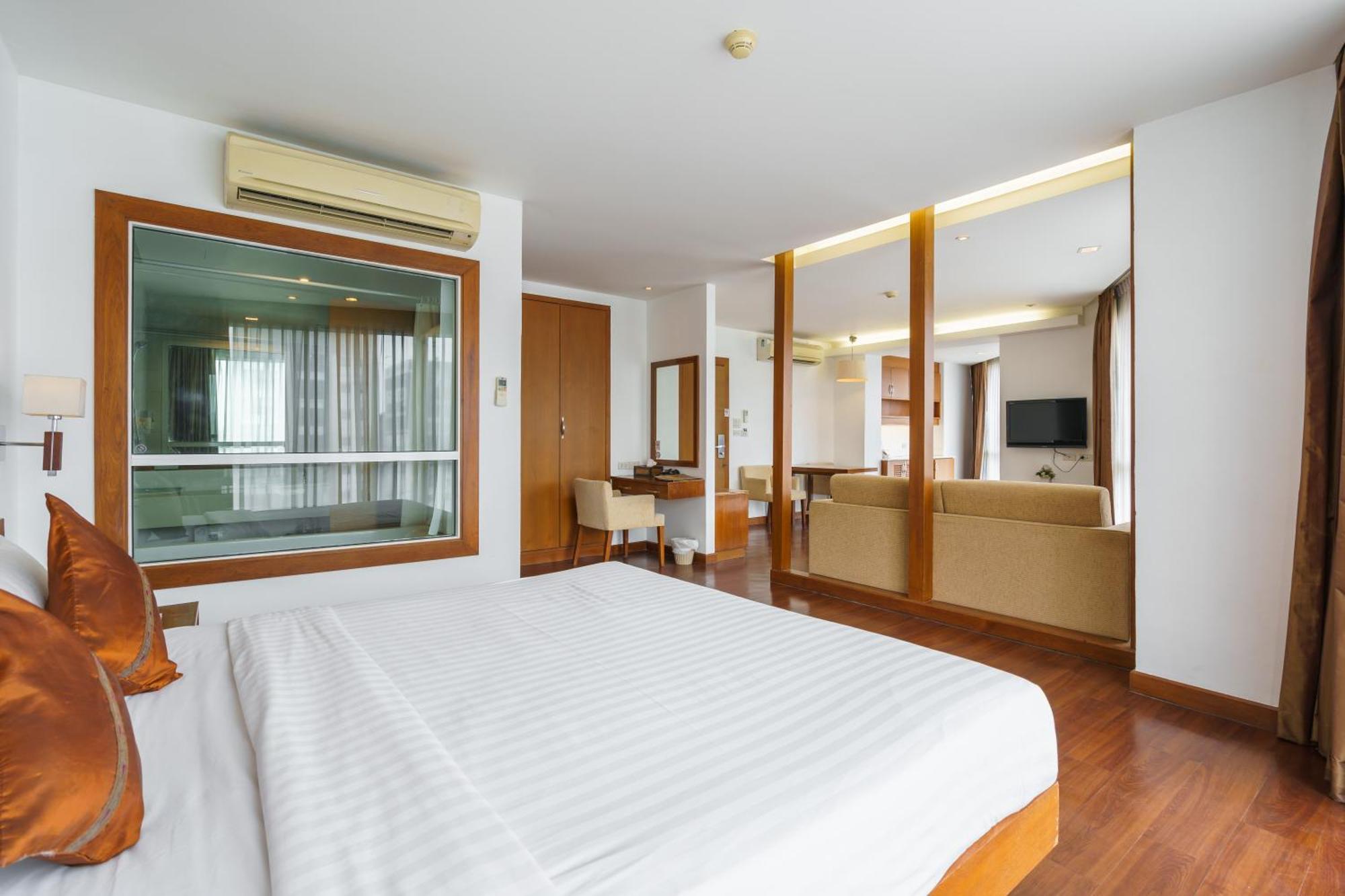 Lantana Hotel