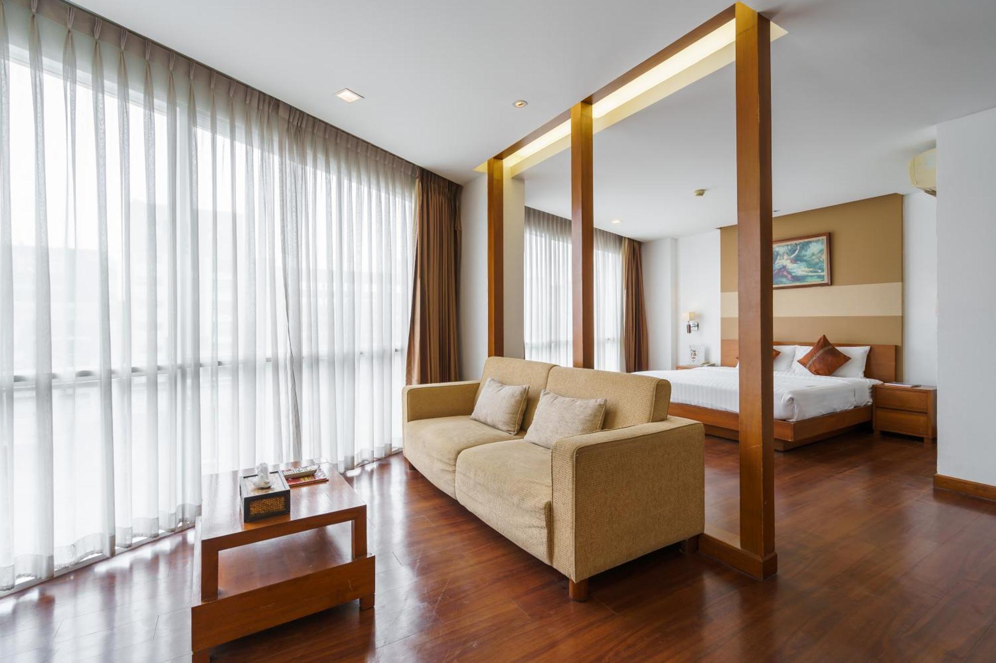 Lantana Hotel