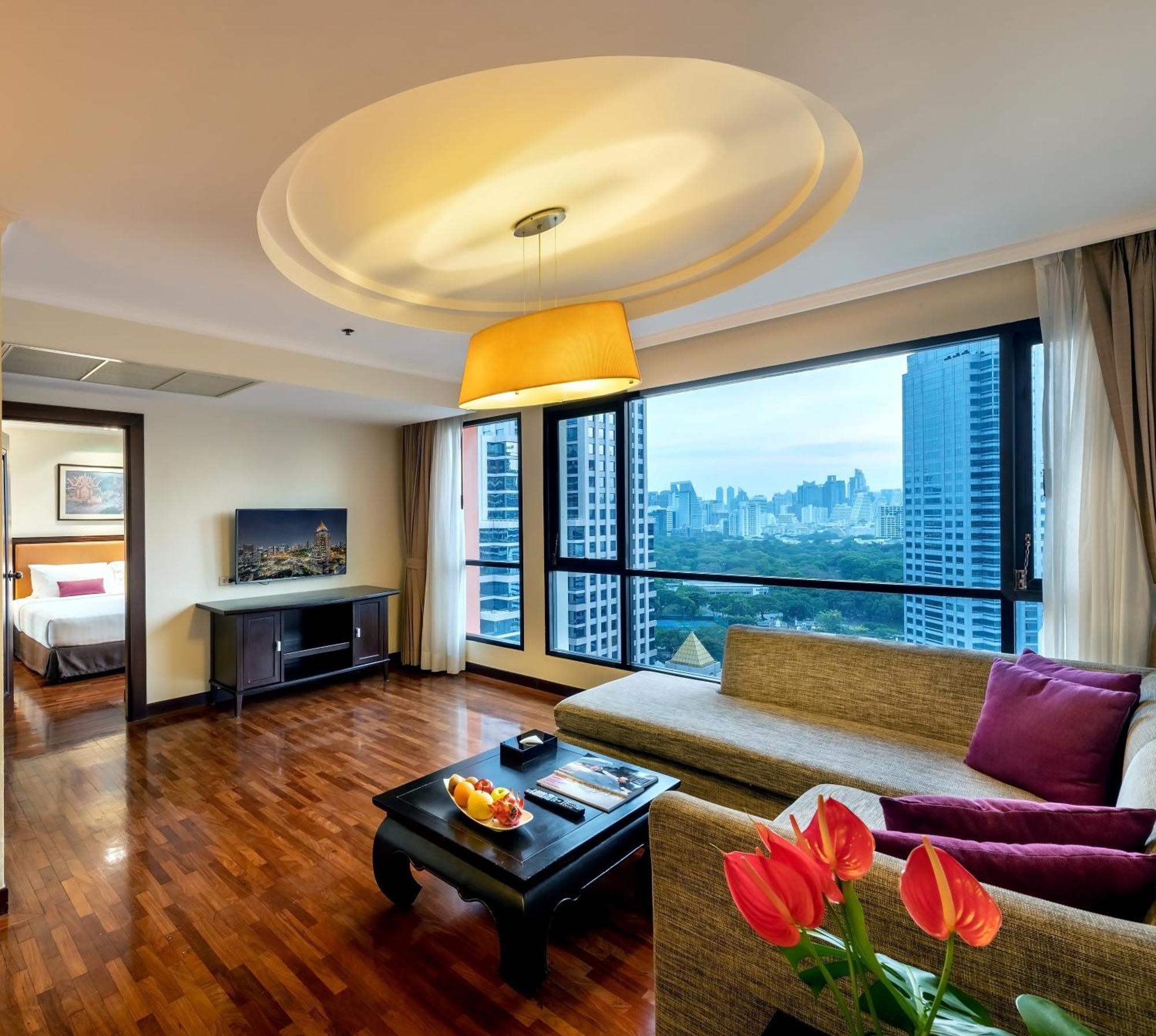 Bandara Silom, Hotel 4*