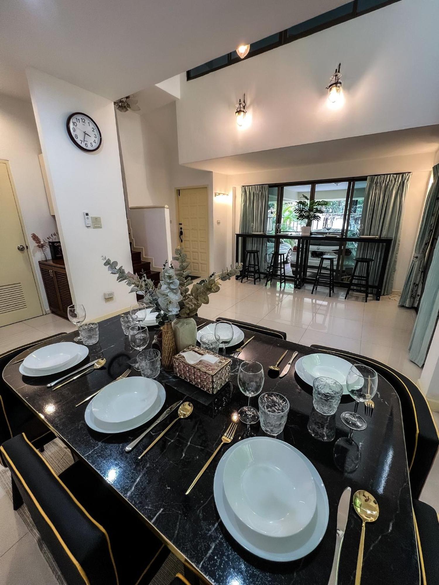 Sukhumvit 31 Sweet 7 Beds - Up To 12 Guests Casa de férias Banguecoque