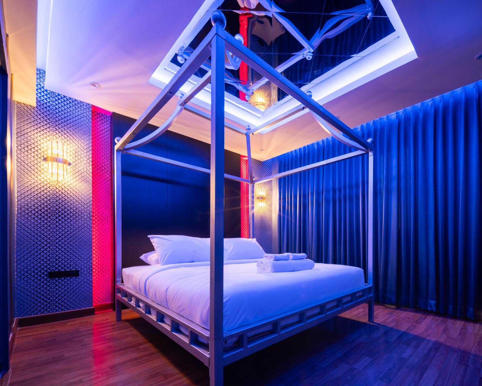 G Boutique Silom 3*