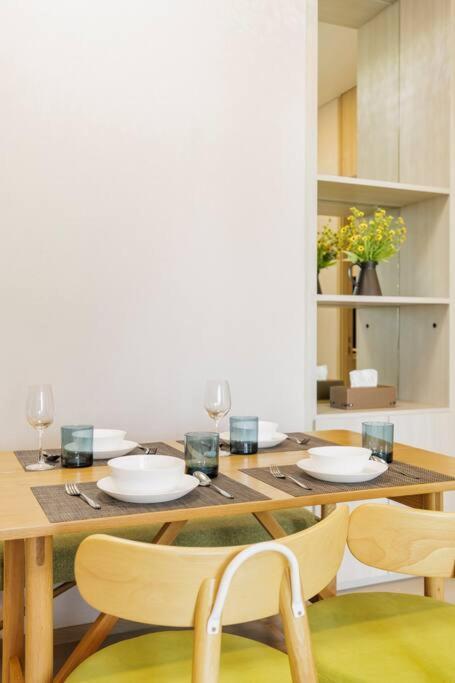 2 Bedrooms, 300 Metres Bts Ekkamai,sukhumvit Bangkok