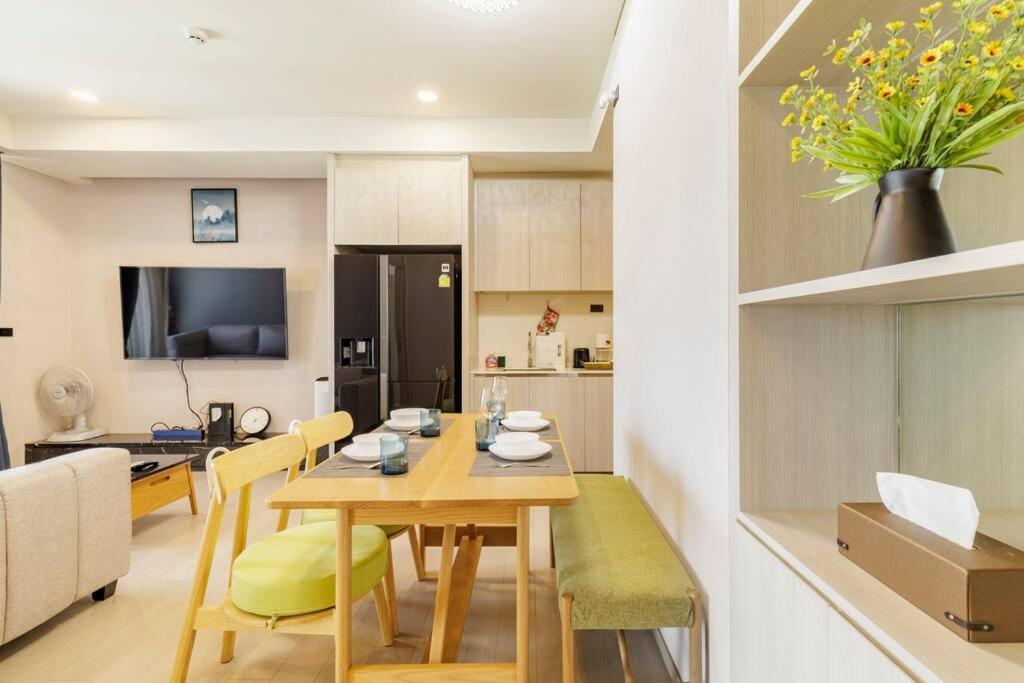 Apartment 2 Bedrooms, 300 Metres Bts Ekkamai,sukhumvit *